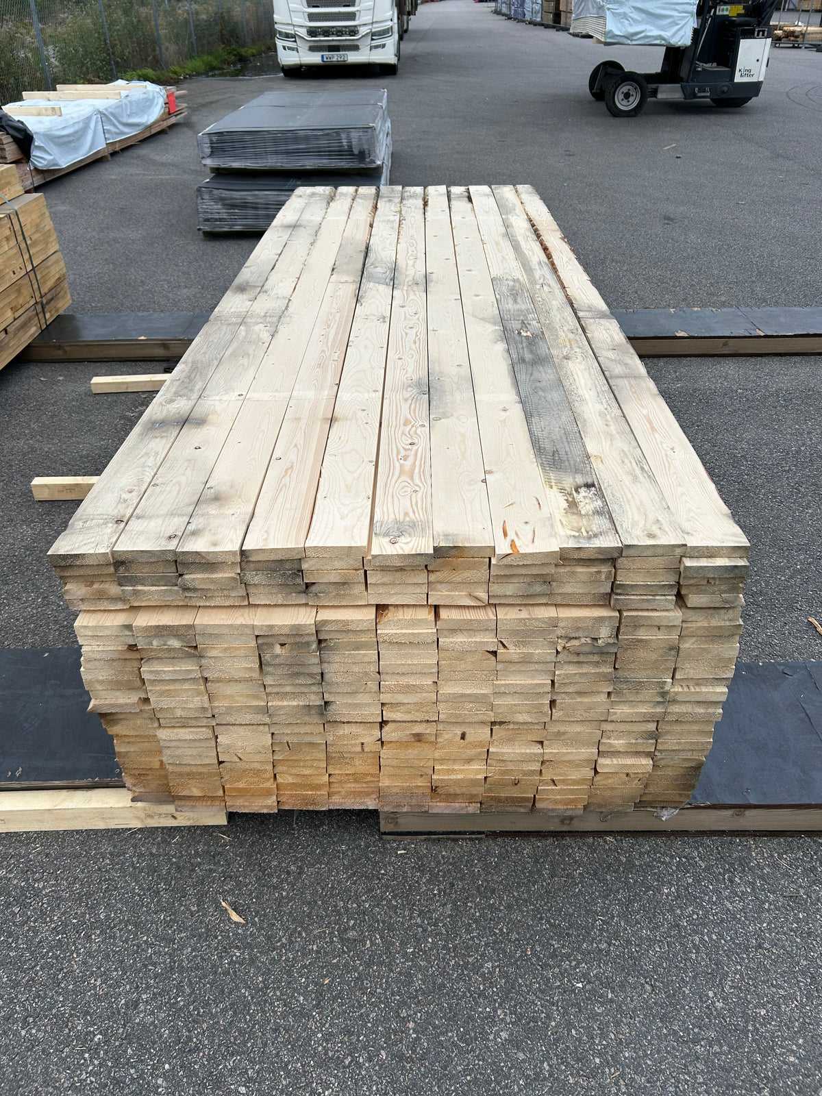 Paket Råsågade Brädor 22x95mm 3,00m 275st (fuktskadat)
