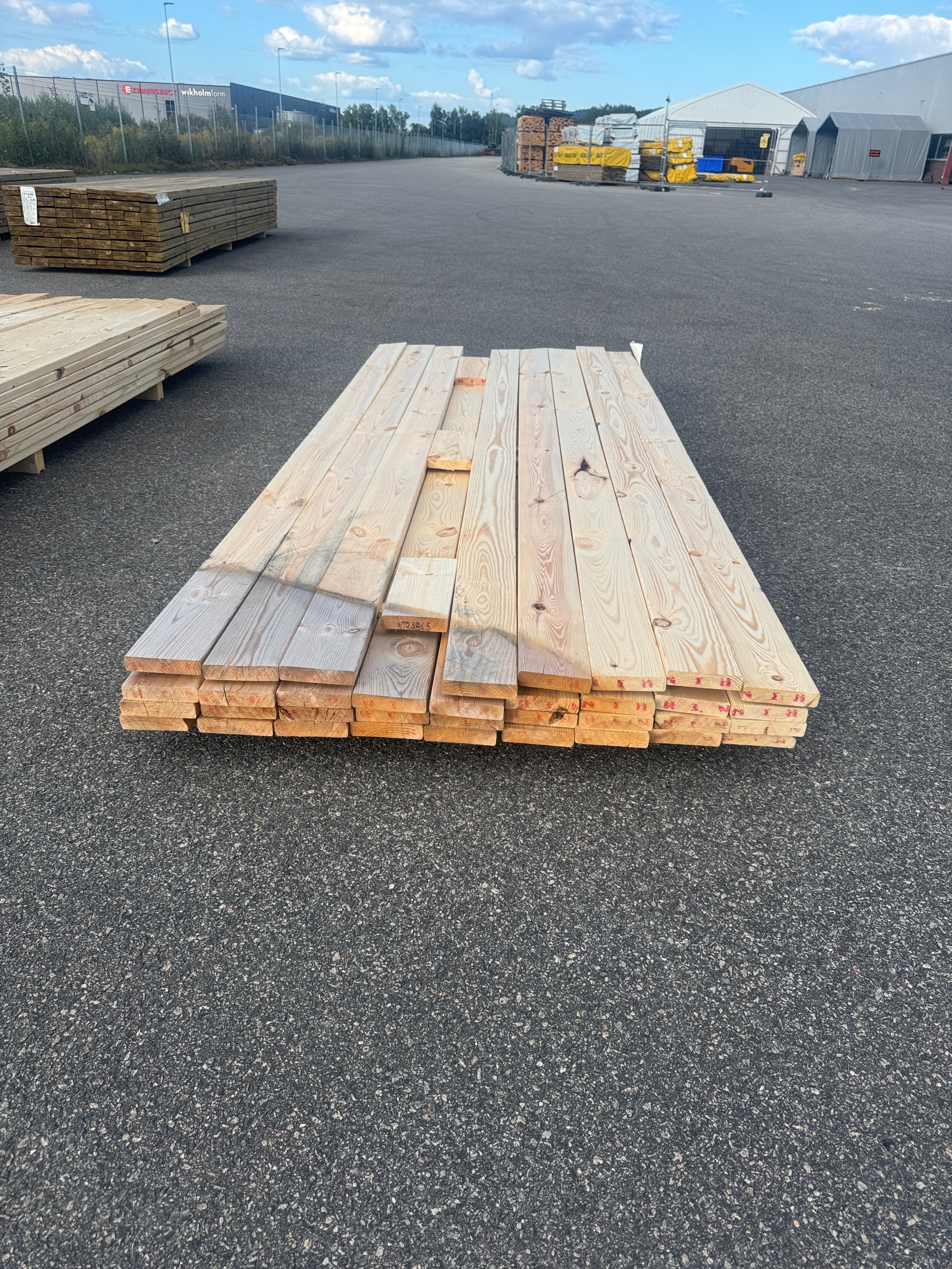 Paket Hyvlad 28x120 – 35st – 2.70 m – ANDRASORTERING