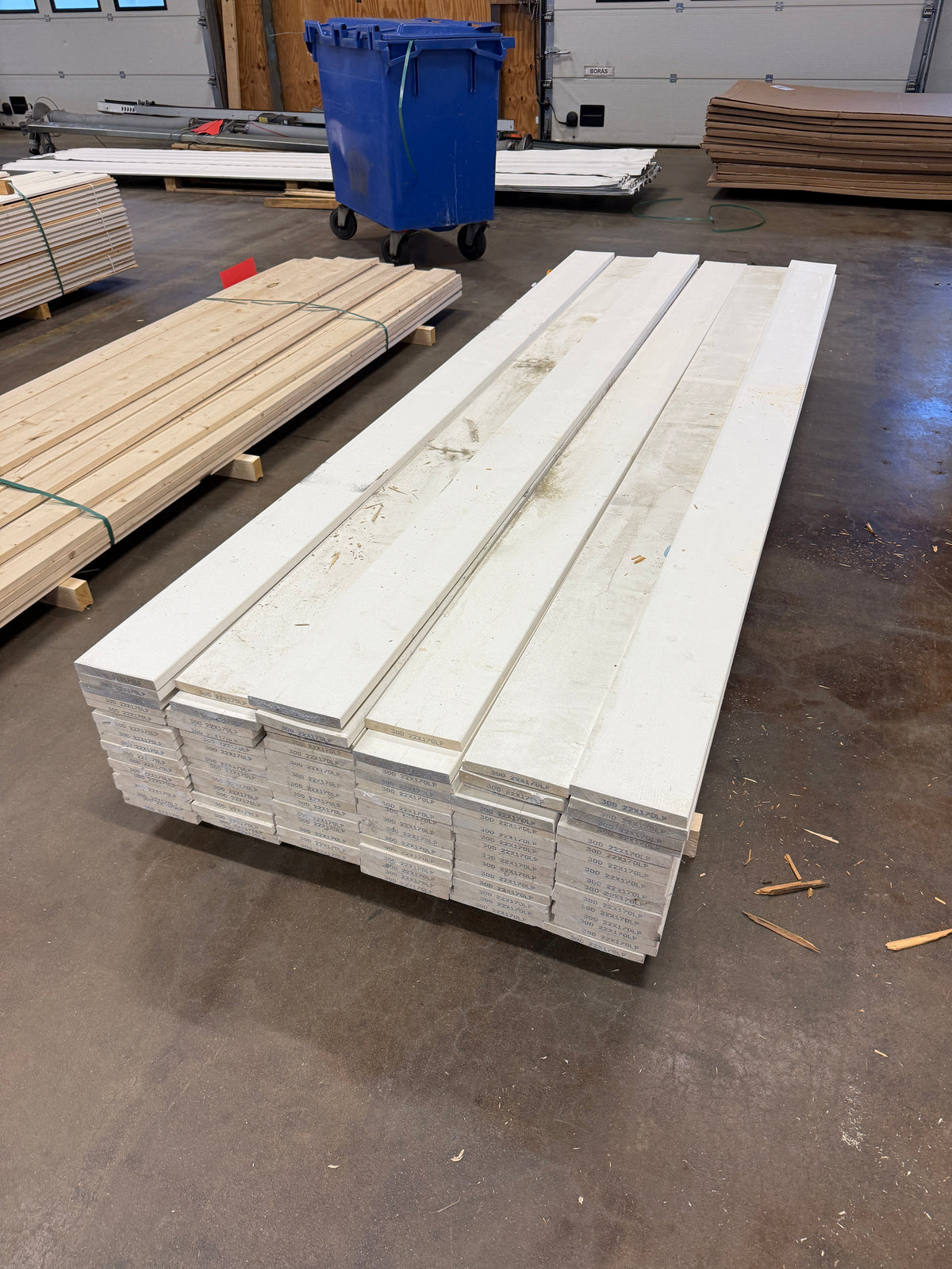 Paket Finsågade Brädor Grundmålade 22×170 mm – 3,00 m – 93 st