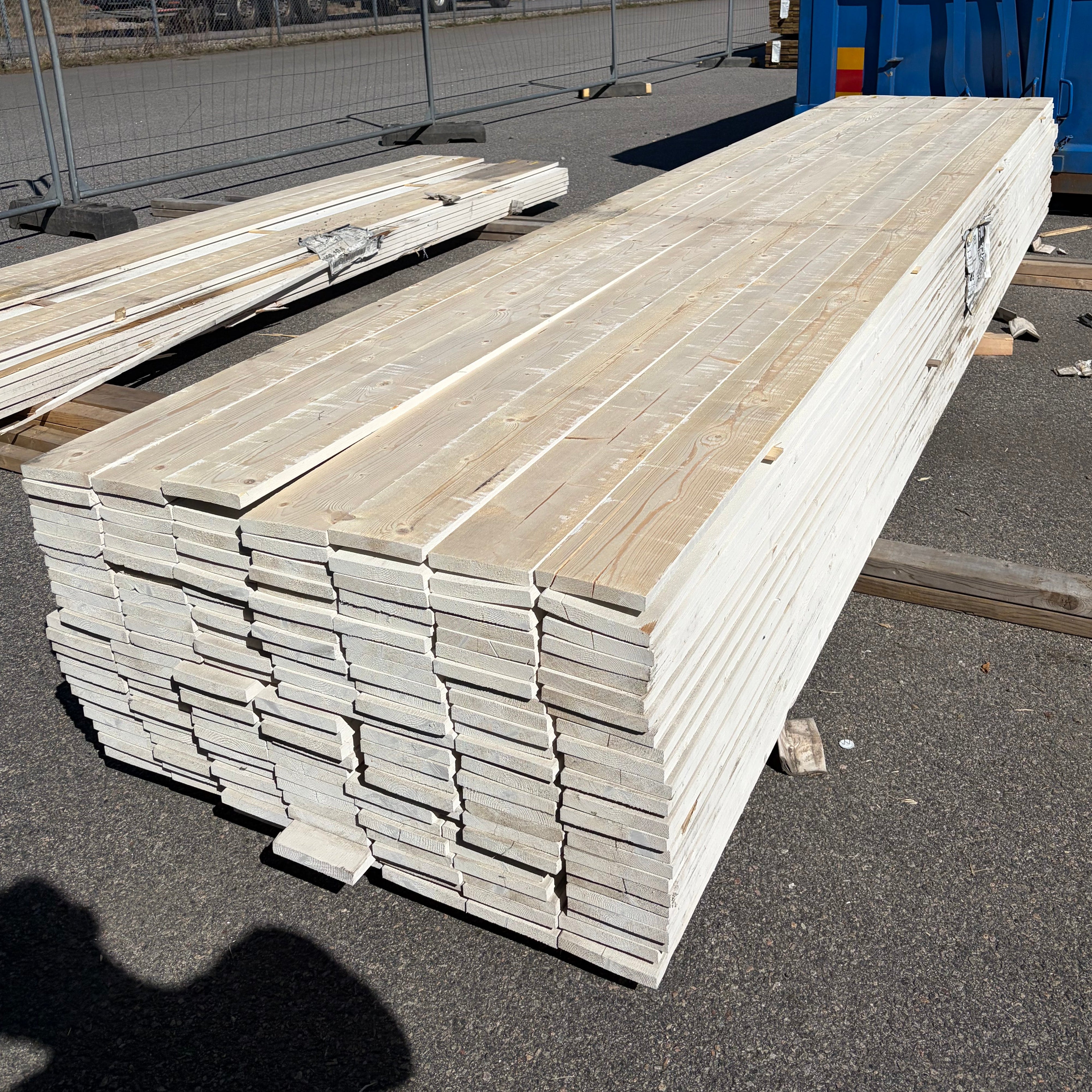 Paket Finsågade Klädselbrädor 22x145mm, 168st 5.10m- Grundmålade