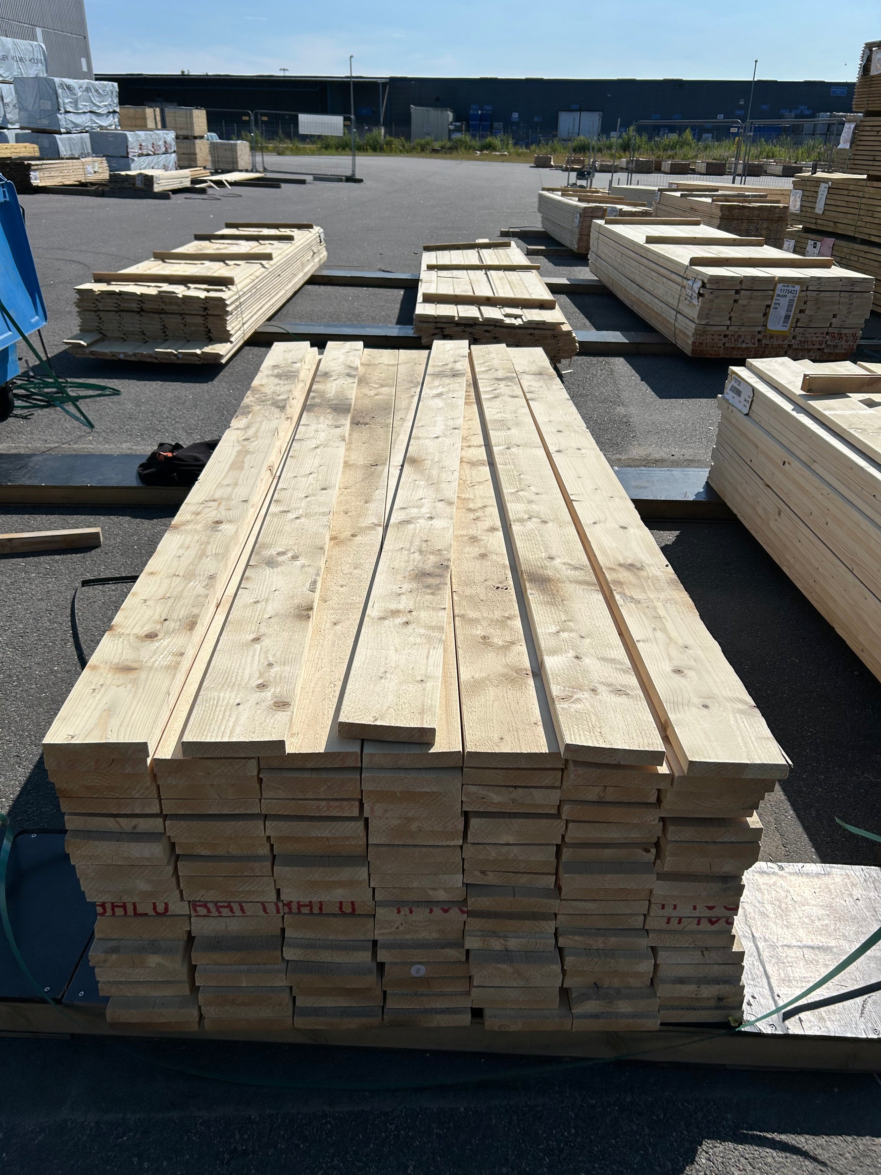 Paket Finsågade Brädor 28x145mm 2.70m 131st Obehandlad