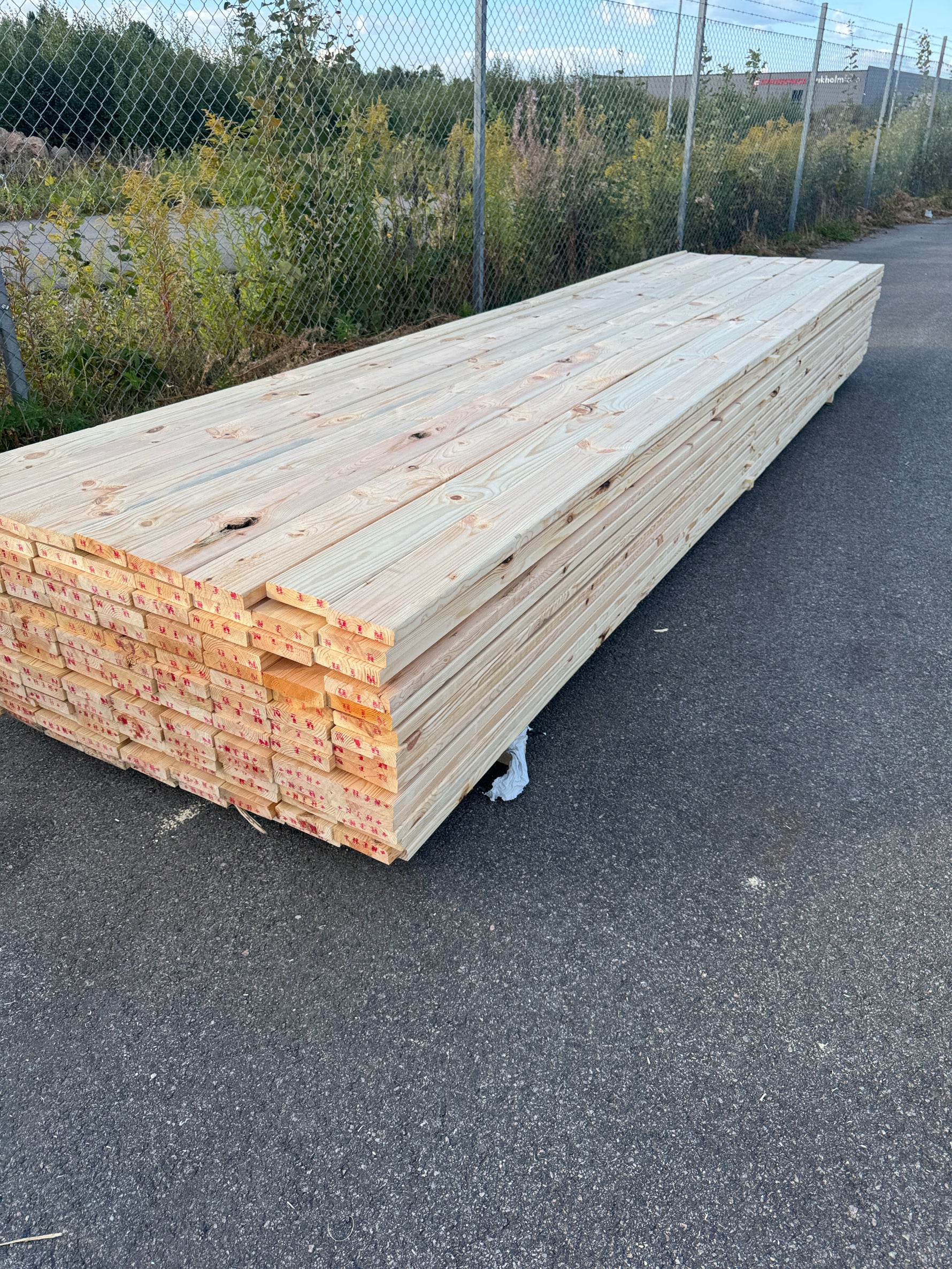 Paket Hyvlad 28x120 – 134st – 4.20 m – ANDRASORTERING