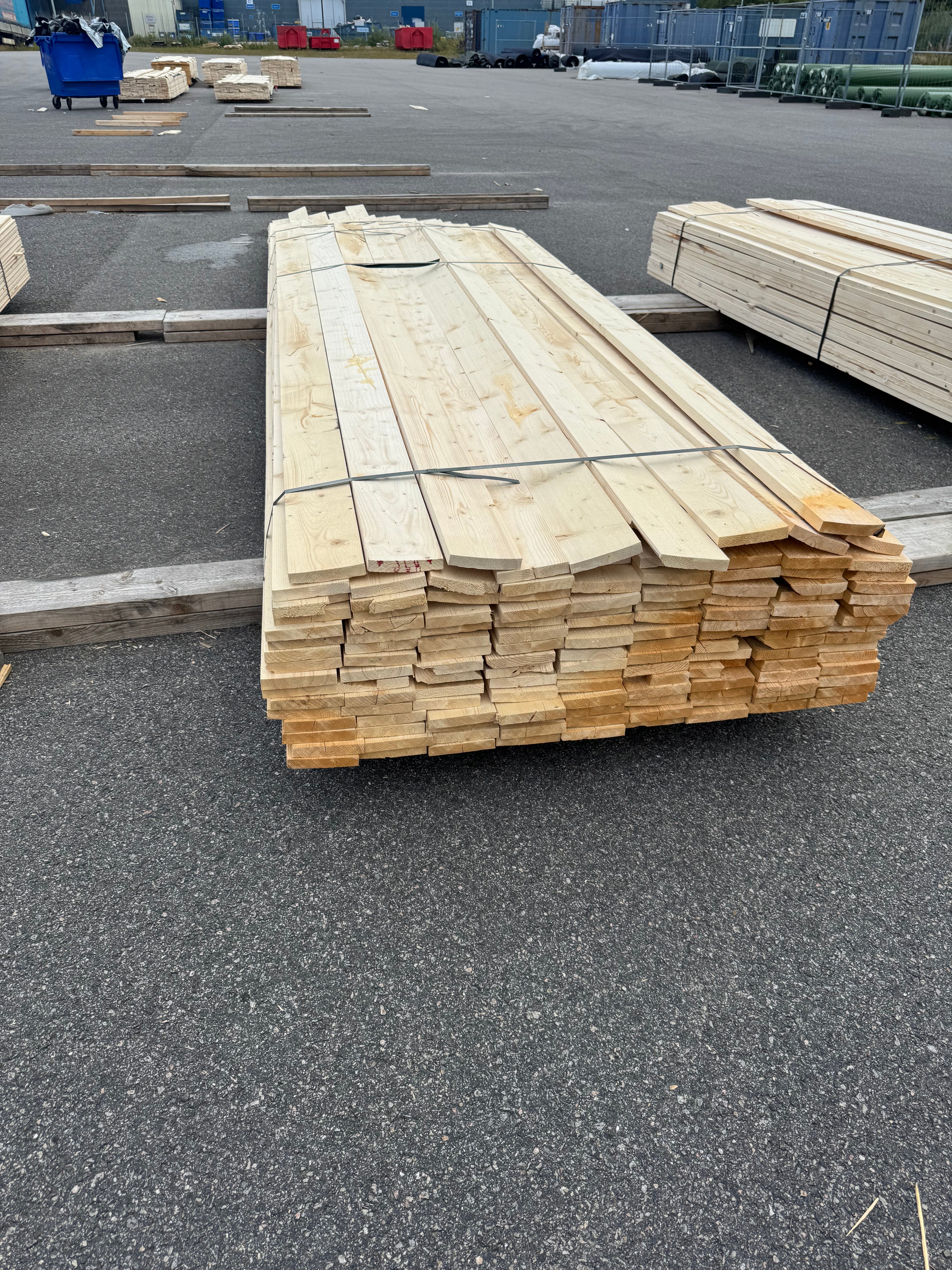 Paket Finsågad Panel 22x120mm 137st 2.99–5.40m – Andra sortering