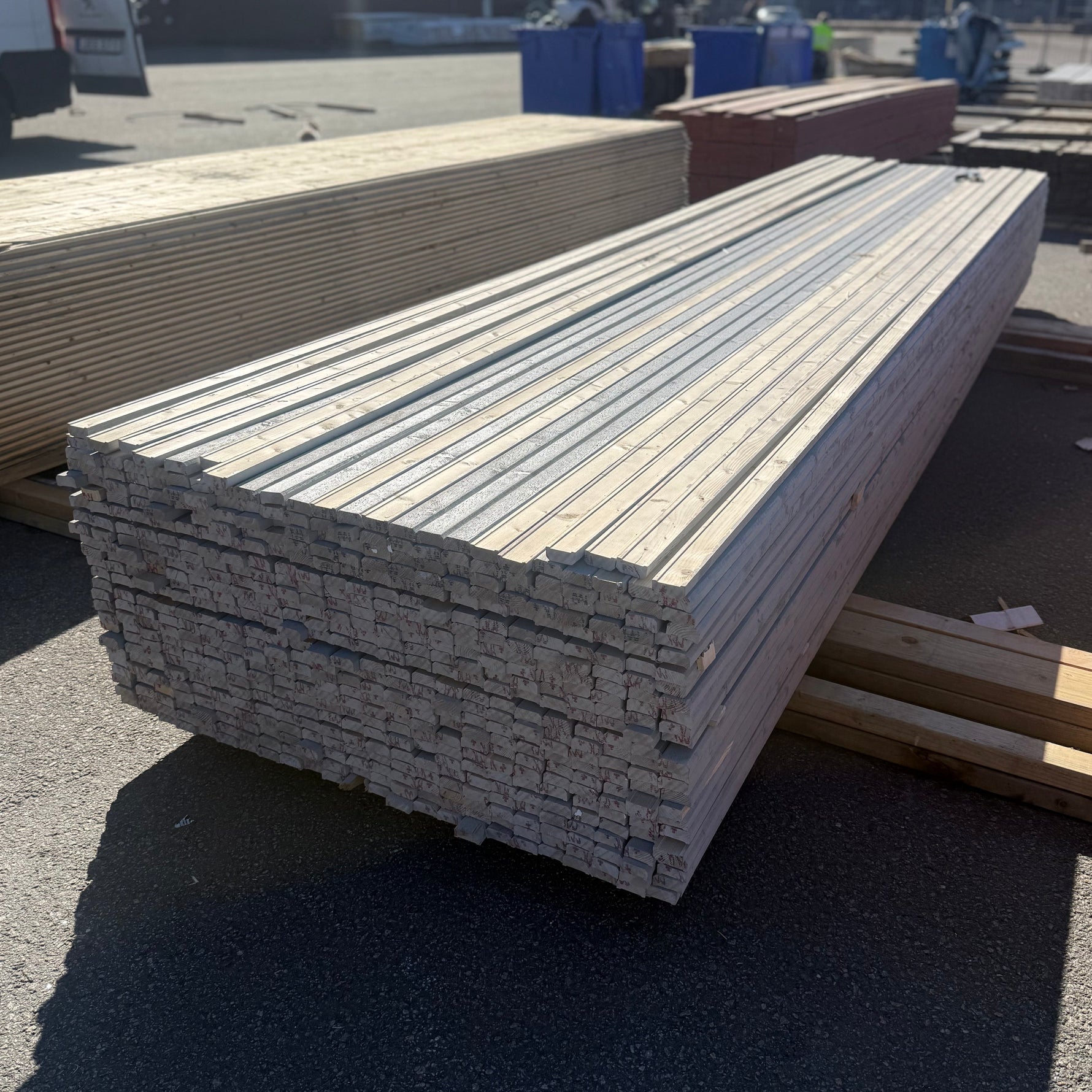 FÄRG? Paket lockläkt 22x45mm Gran MTO NCS mel Pc 4.80m 558st klibbig ljusgrå ingen färgkod - Spirec