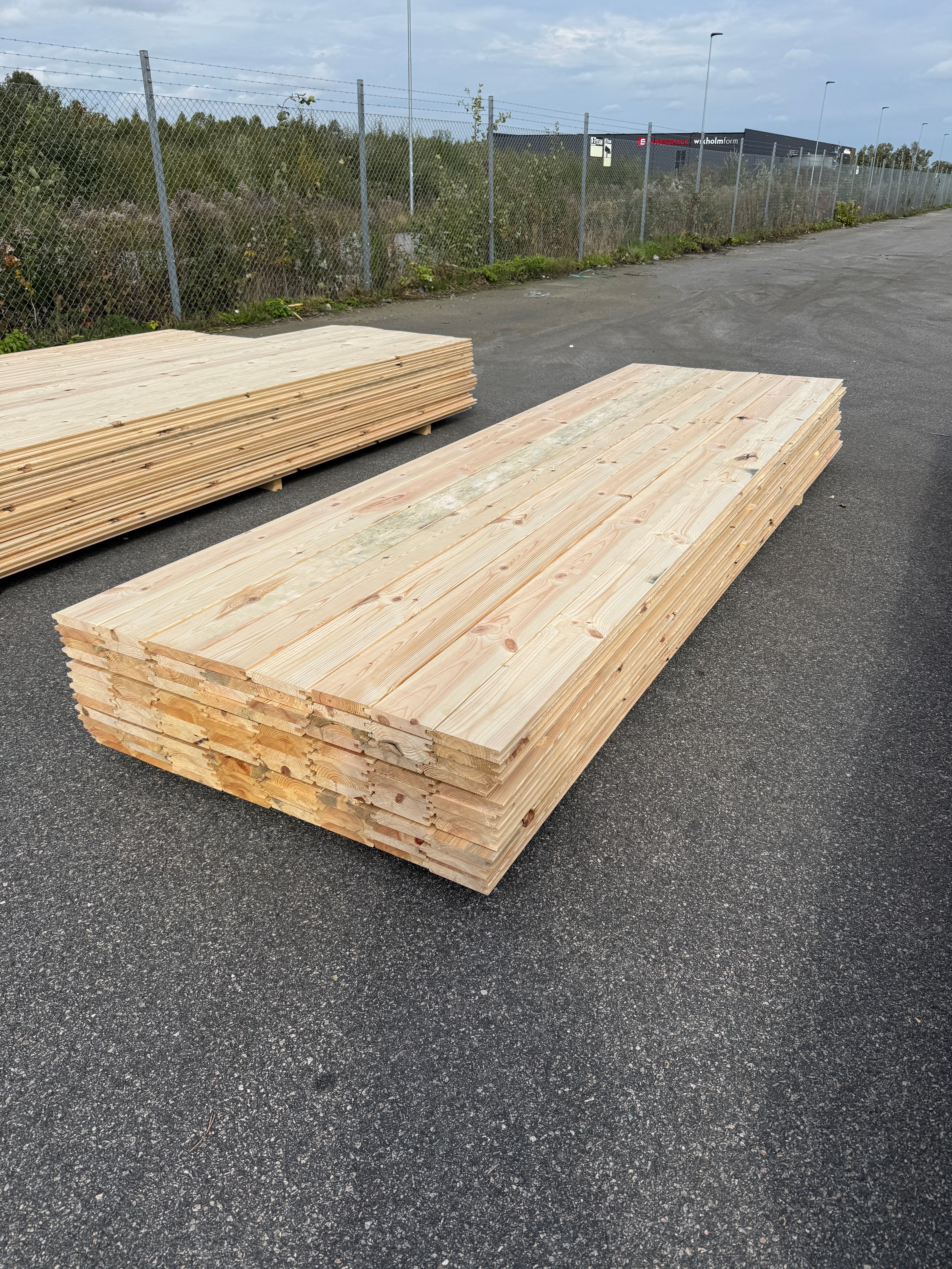 Paket Spontade Brädor 27x145mm Furu 3,60m – 96st (Andra Sortering)