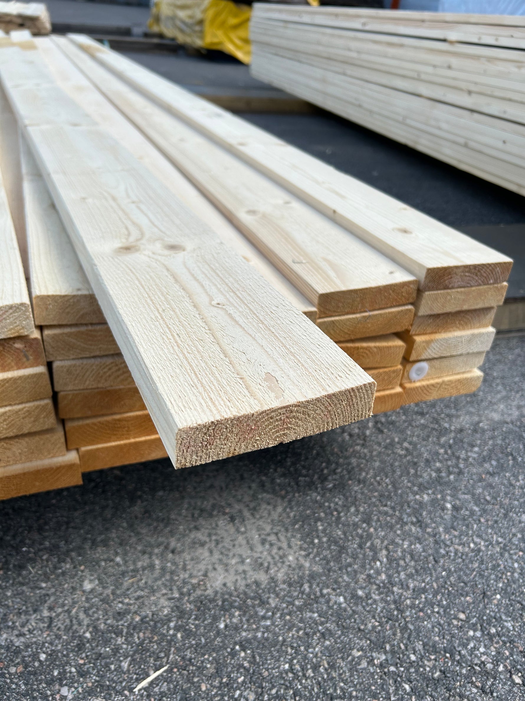 Paket Finsågade Brädor 28x120mm 4,20m 50st Obehandlade