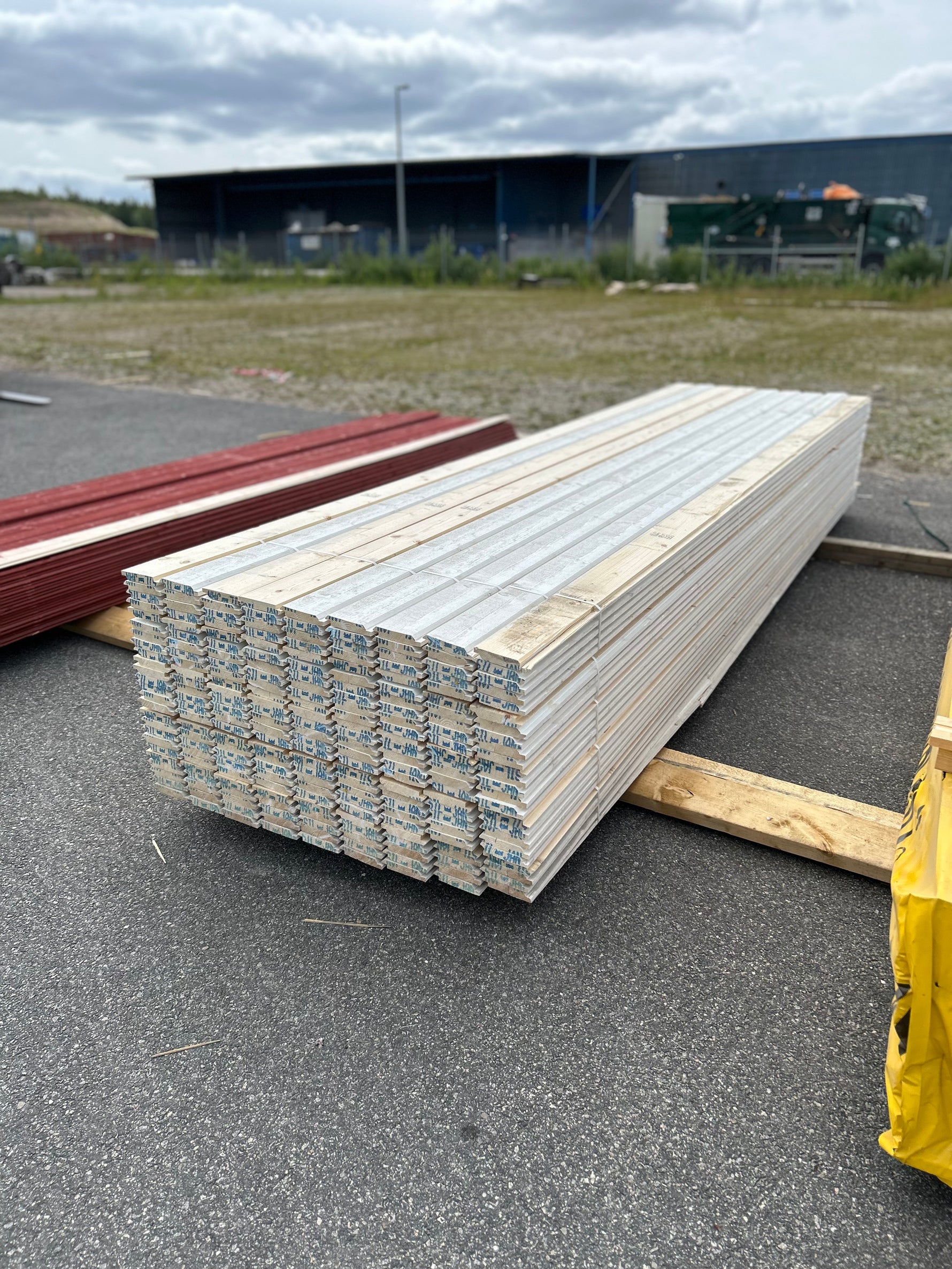 Paket Dubbelfas Halvspont 22x120mm 4.20m Grundmålad 225st