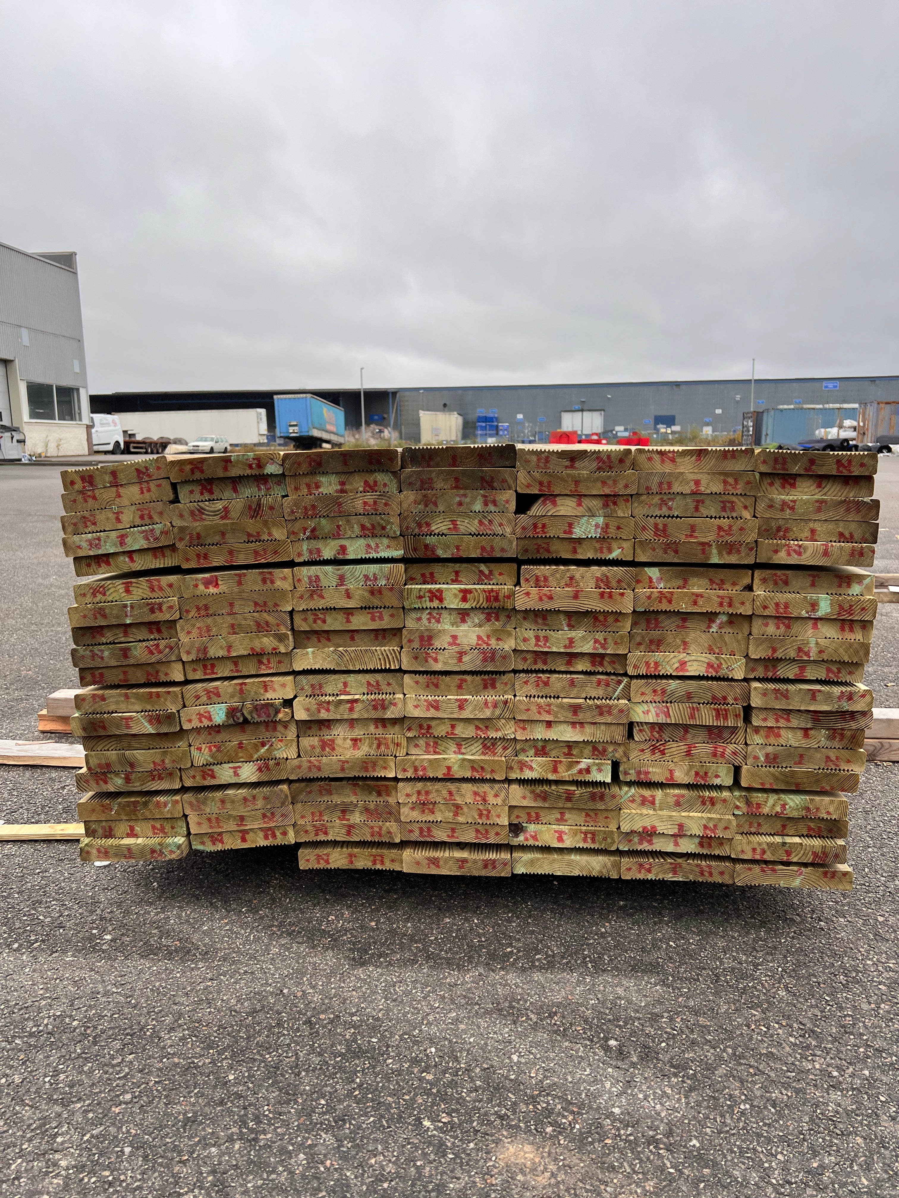 Paket Tryckimpregnerad trall 27x145 Rillad 131 st 3.60m (B-Sortering)