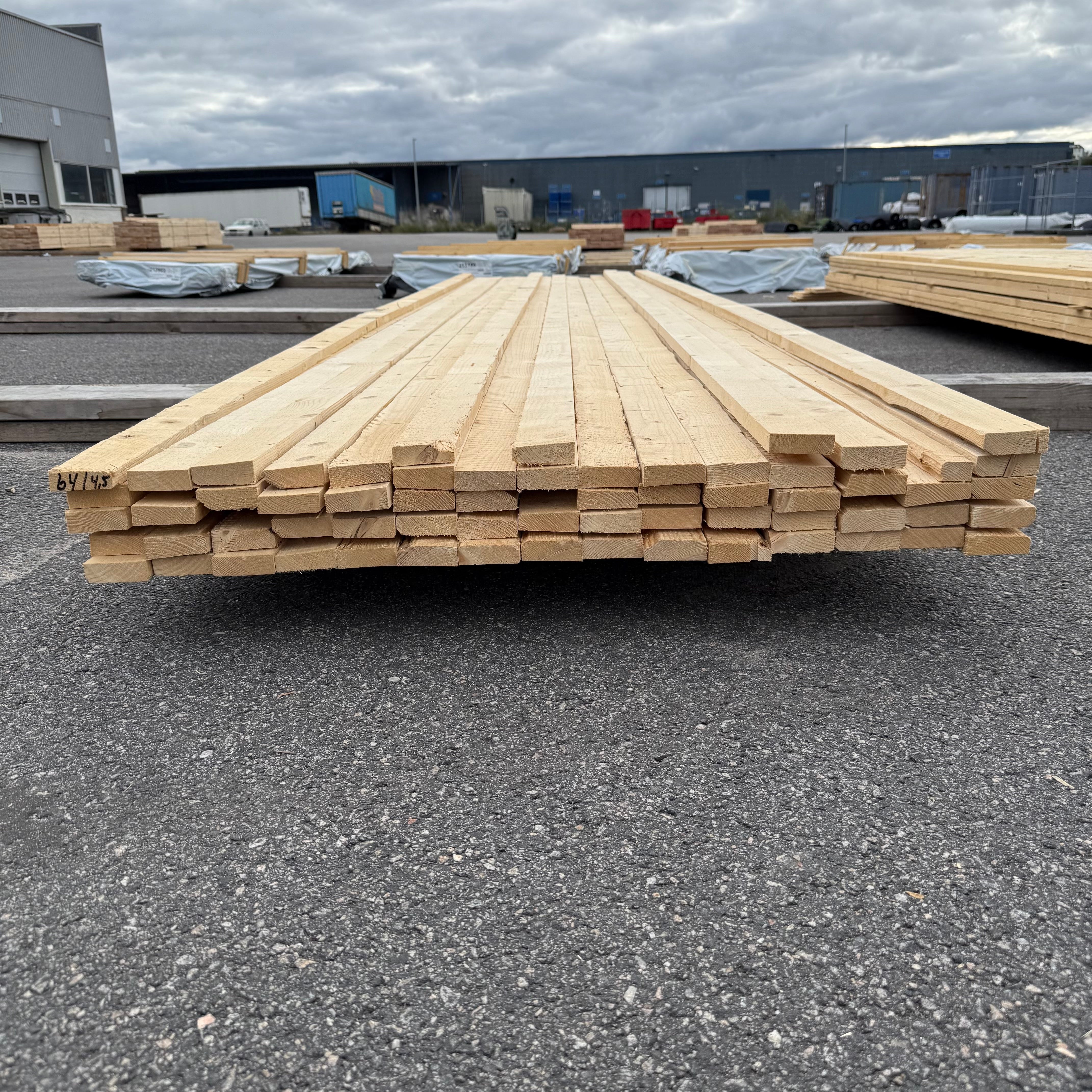 Paket Brädor 19x63mm – 64 st (4,50 m, gran, ohyvlad/råsågad)
