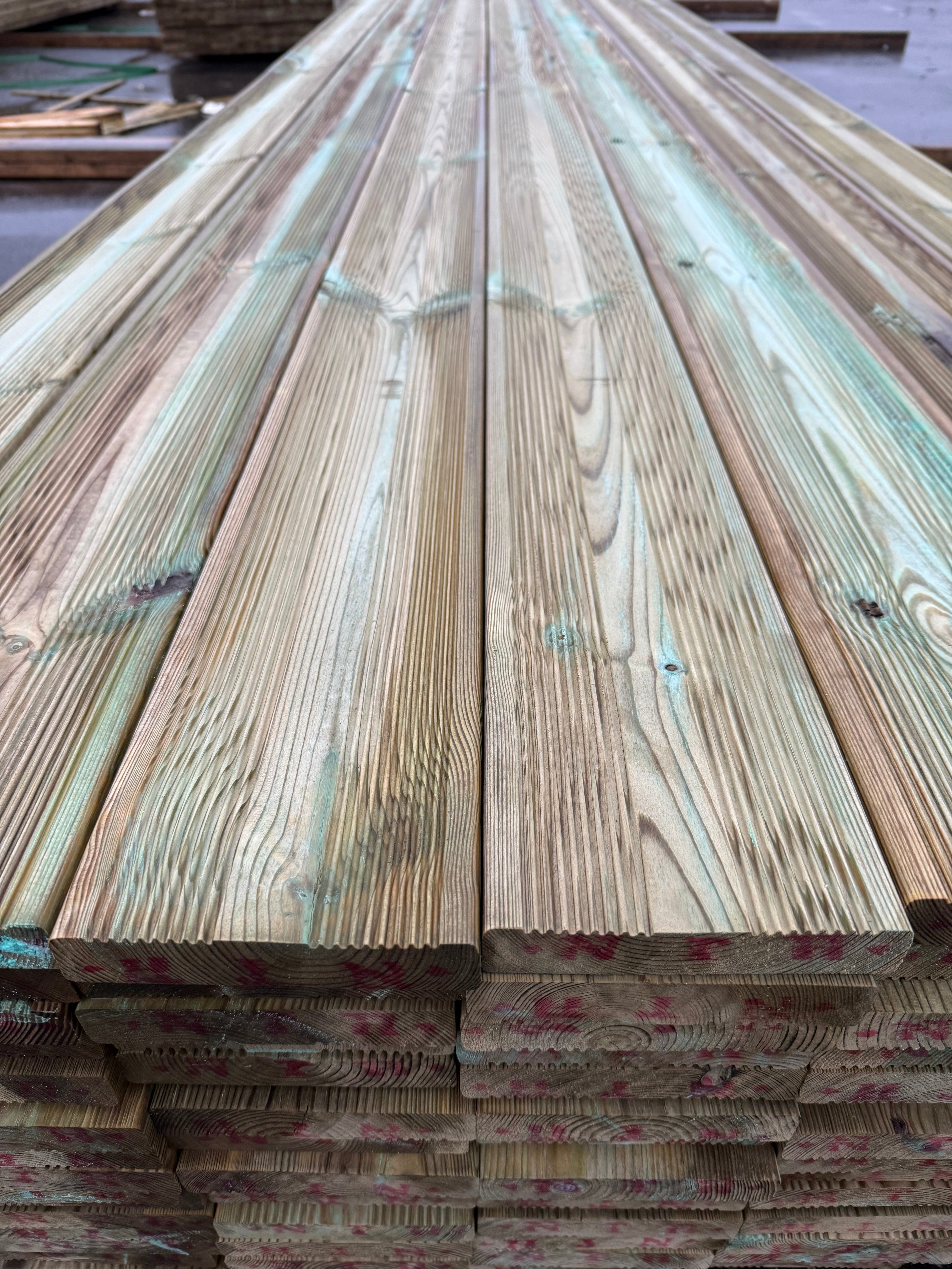 Paket Tryckimpregnerad Rillad Trall 27x145 – 105 st 4,20m (B-sortering)