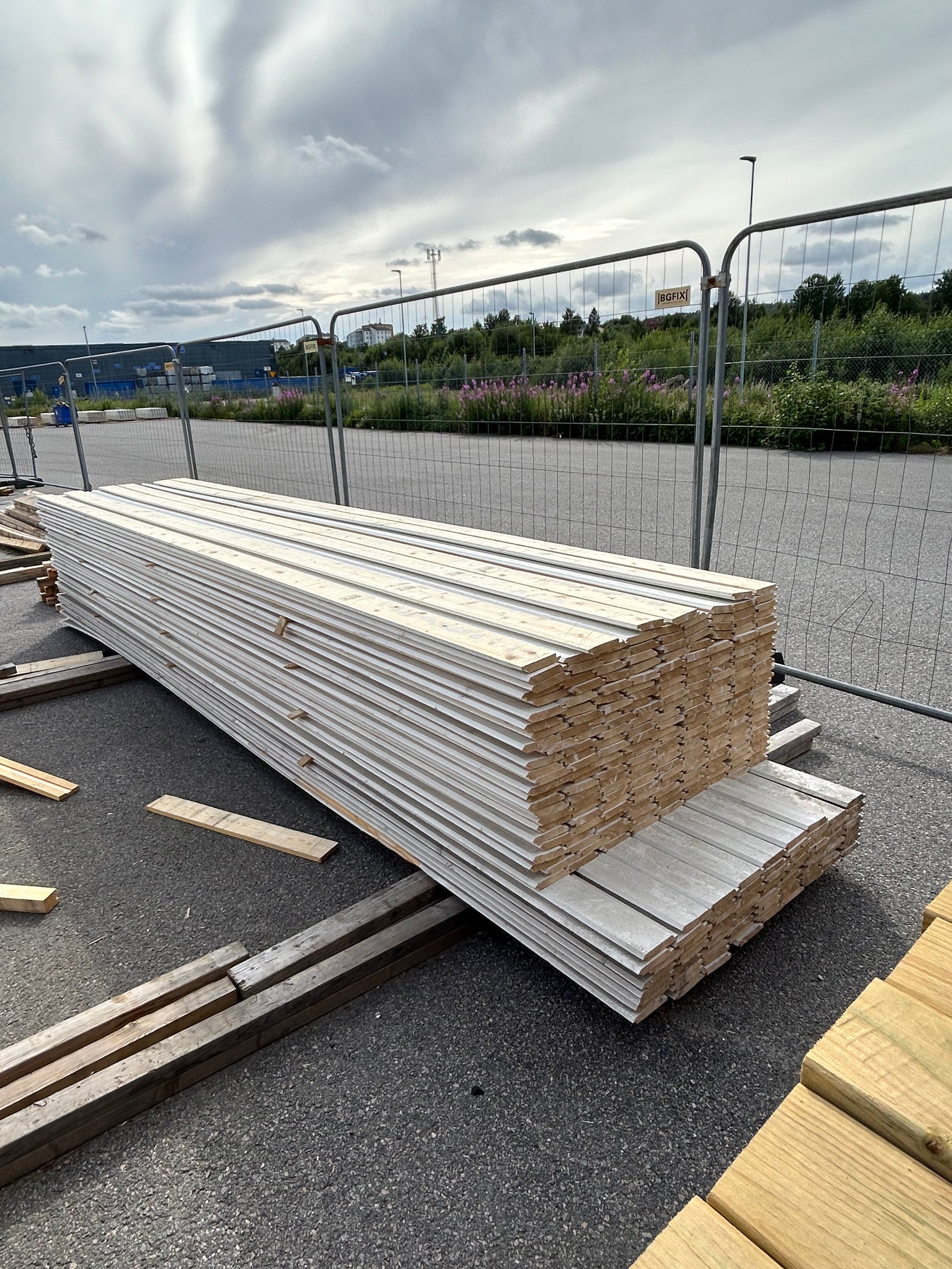 Paket Dubbelfas Halvspont 22x120mm 4,50–4,80m 303st Grundmålad