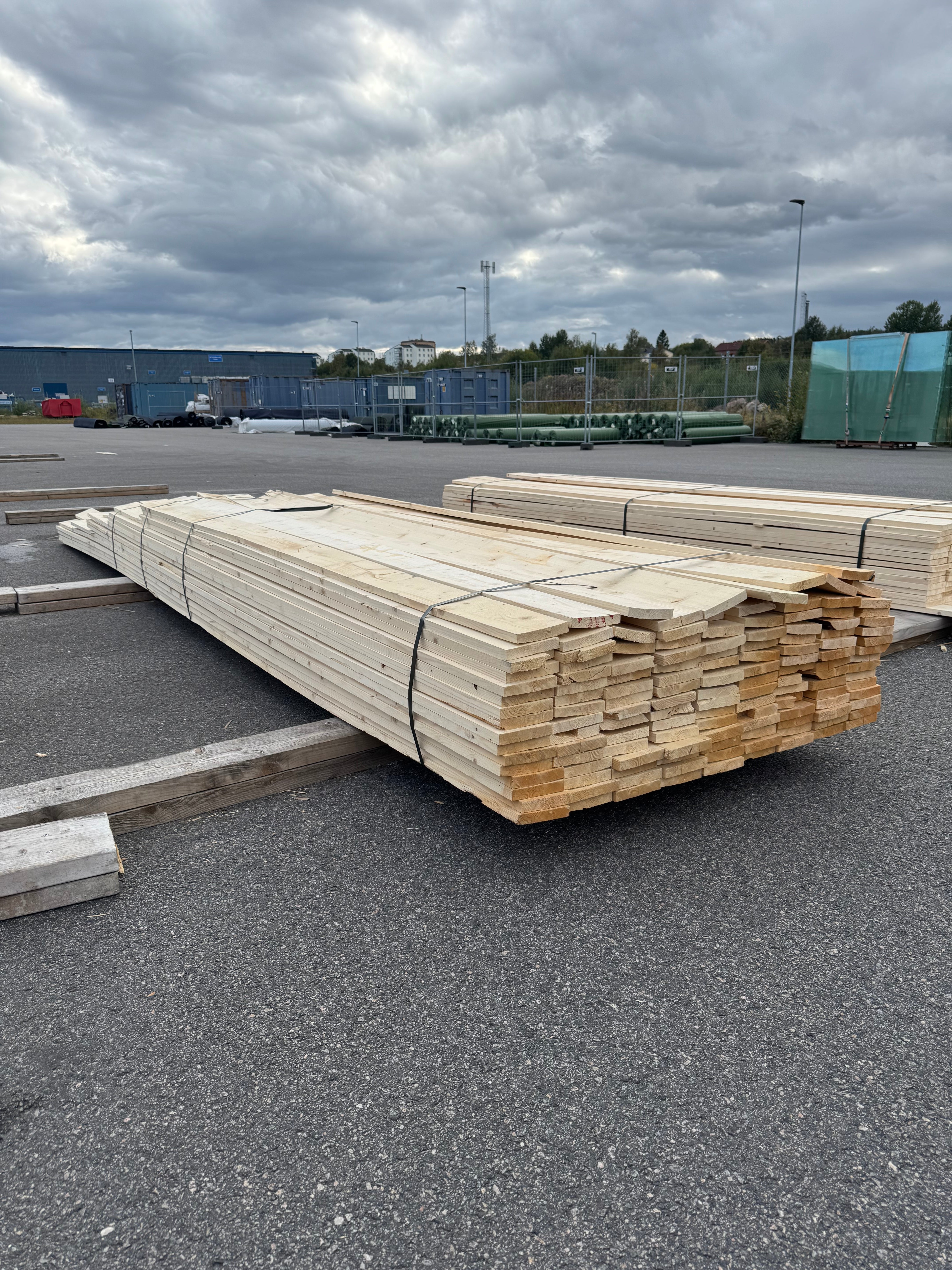 Paket Finsågad Panel 22x120mm 137st 2.99–5.40m – Andra sortering