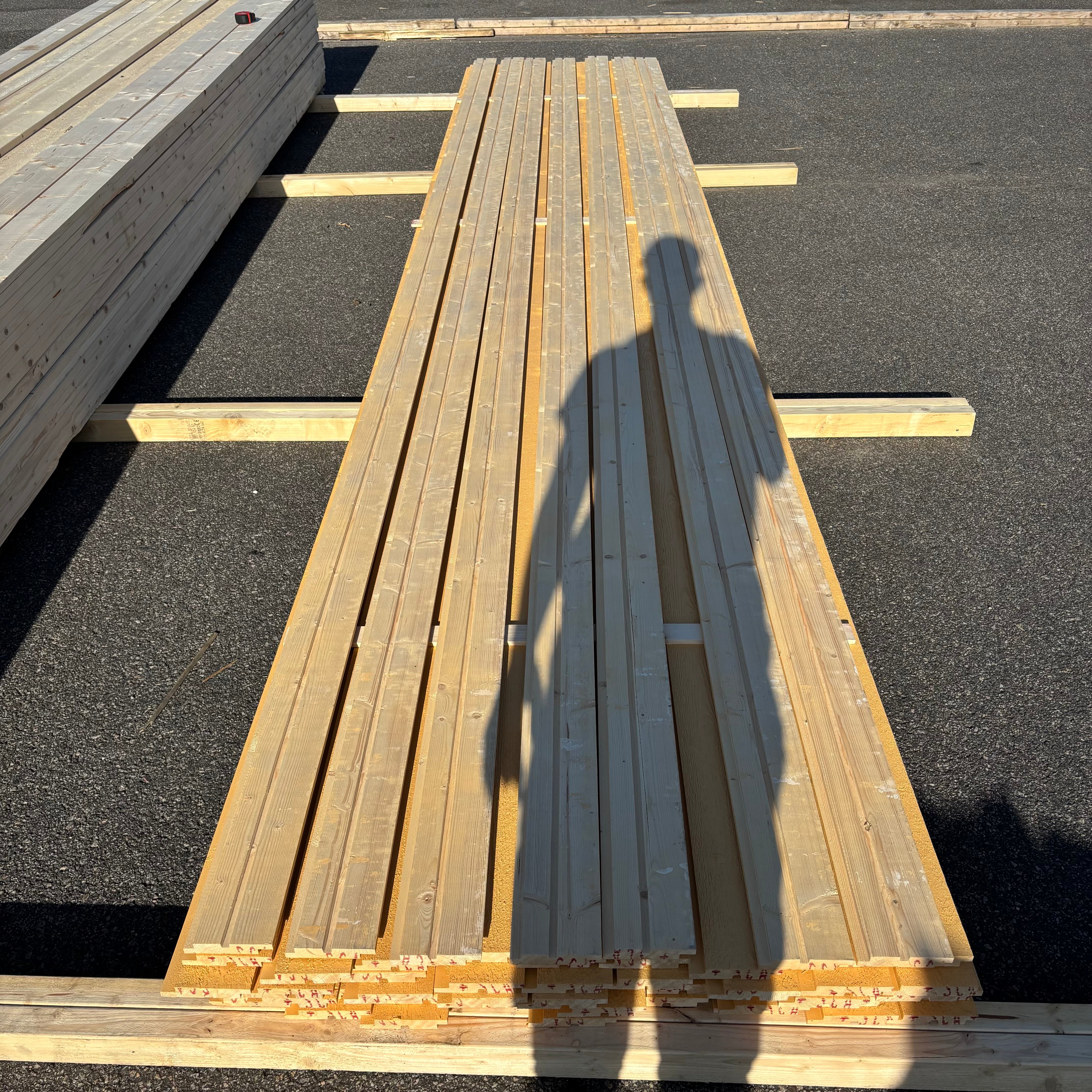 Paket Hakfalspanel 21x120mm – 52 st 5,40 m (grundmålad + mellanstruken gul)