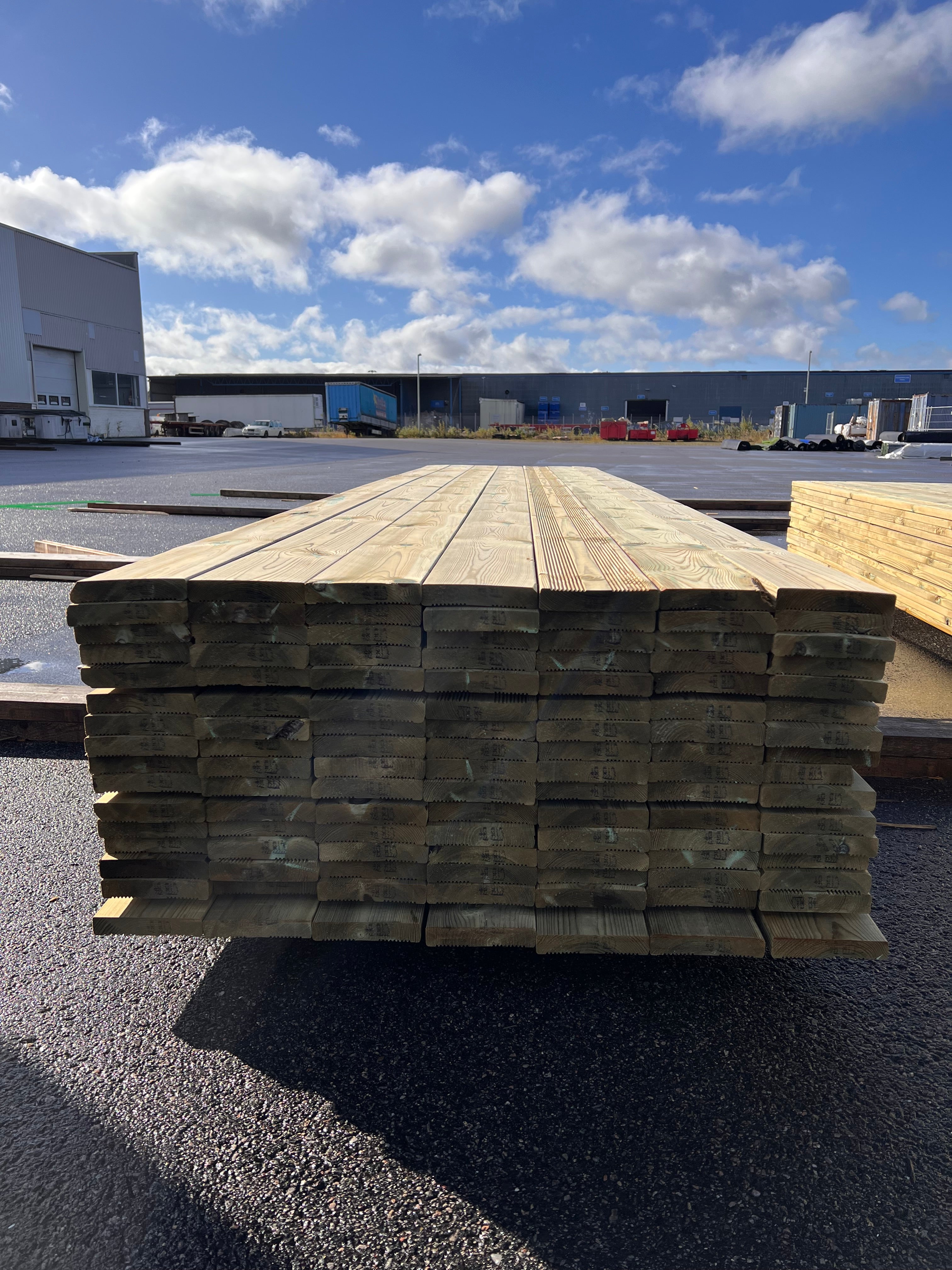 Paket tryckimpregnerad trall 27x145 Rillad 112 st 4.80m (B-sortering)