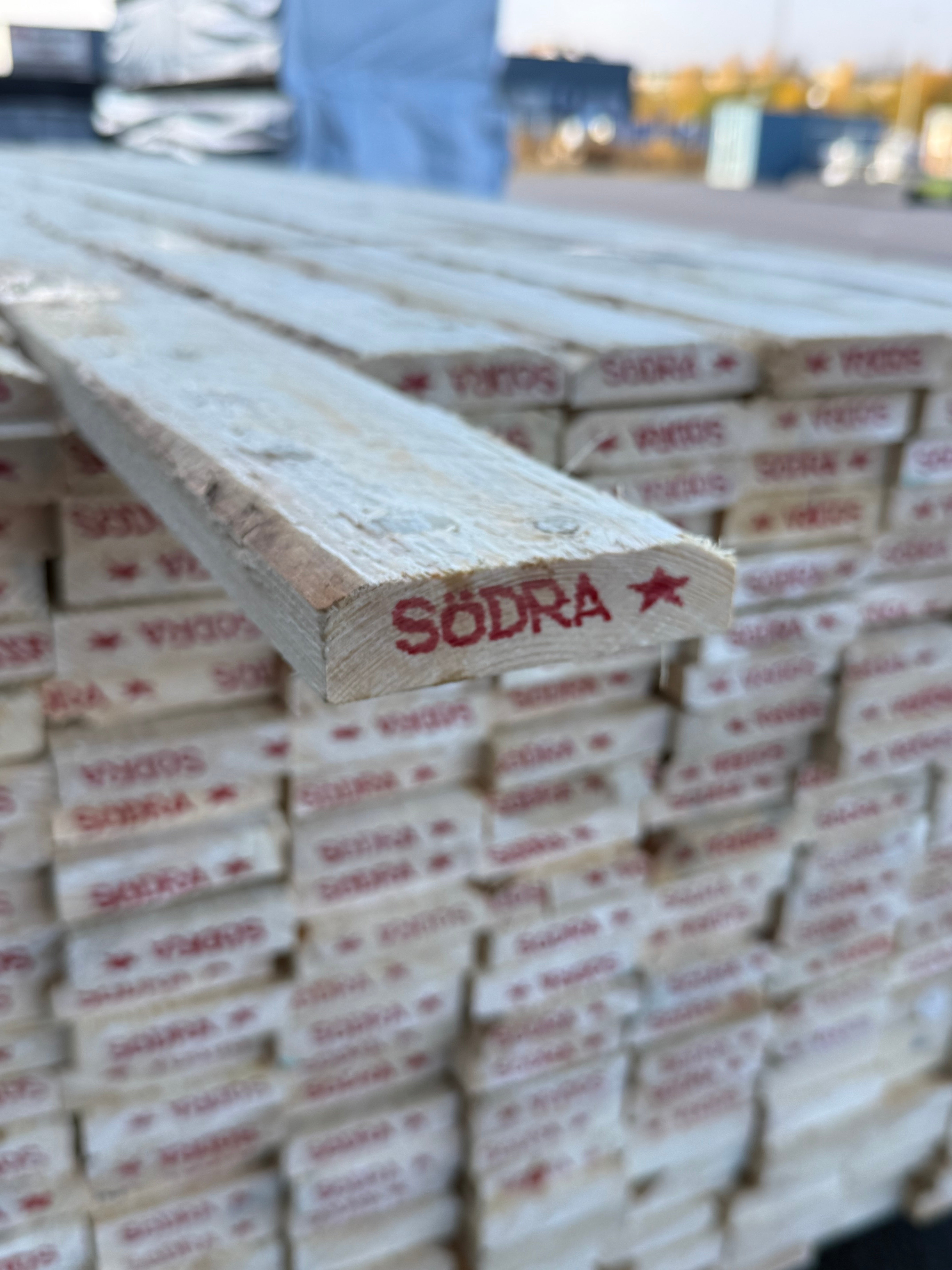 Paket Brädor 25x100mm Råsågade – 249 st (3,6–4,8 m, gran, obehandlad)