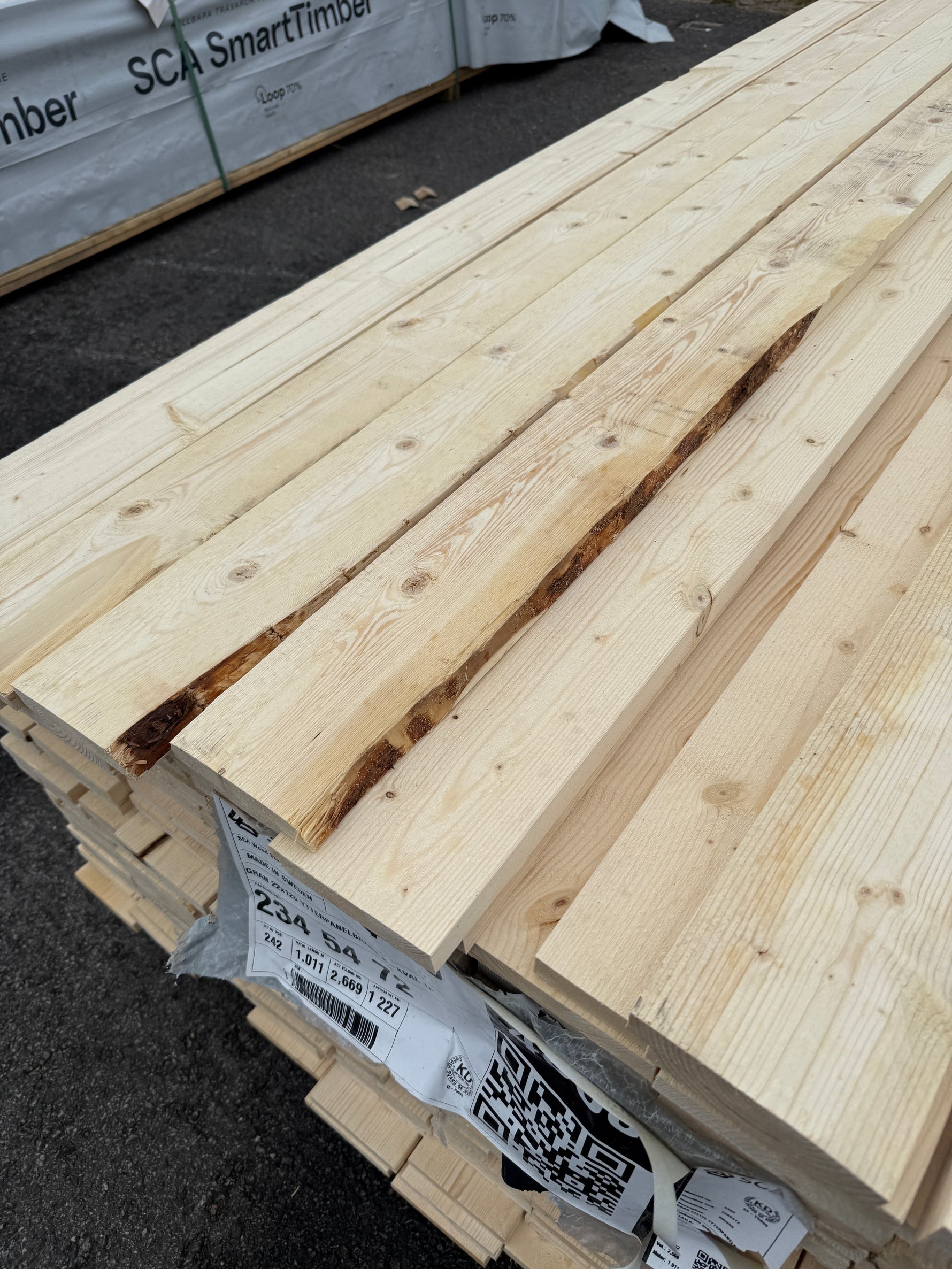Parti Finsågade Brädor 22x120 mm – 3.60-4.80m (Andra sortering)