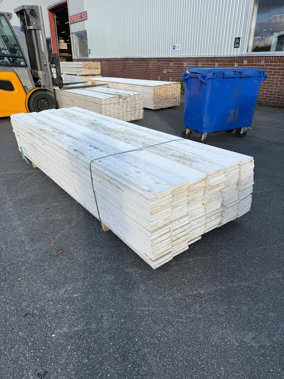 Paket Grundmålade Brädor 22x170mm 3,30m 153st (Fuktskadad)