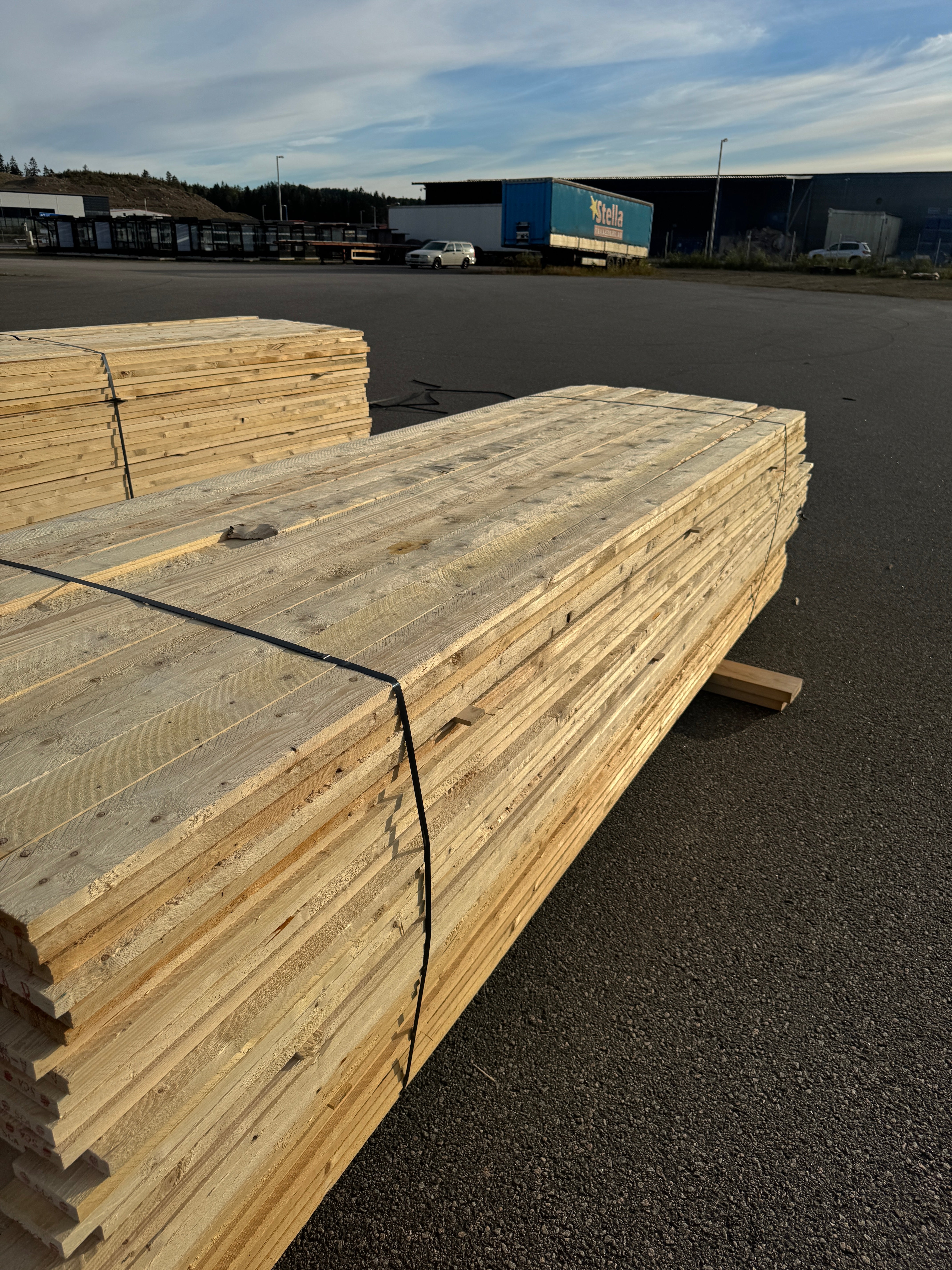Paket Brädor 22x100mm Råsågad – 365 st (3,6–5,4 m, gran, obehandlad)