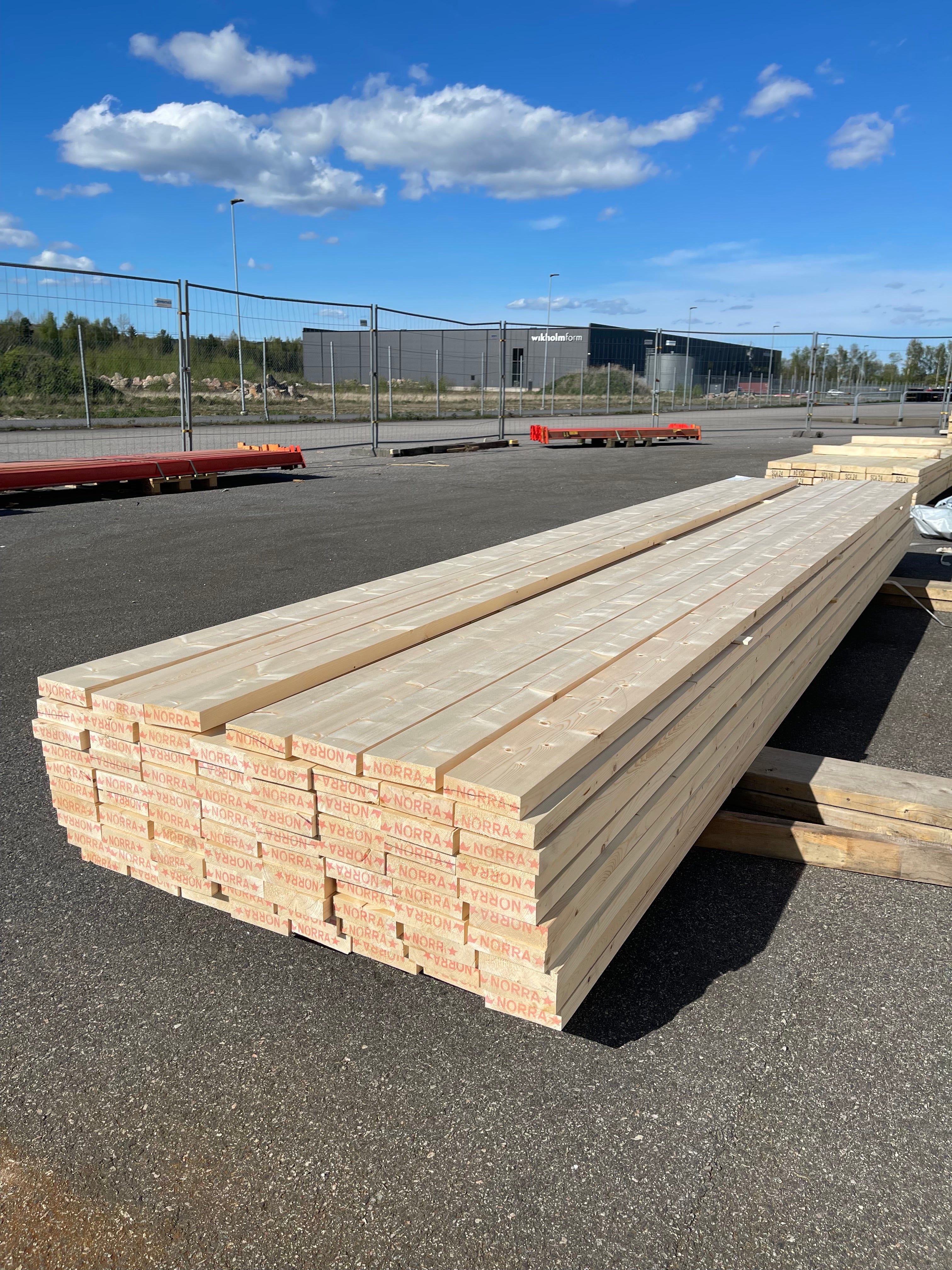Paket Hyvlade Brädor 34x120 mm – 4,80 m – 79 st