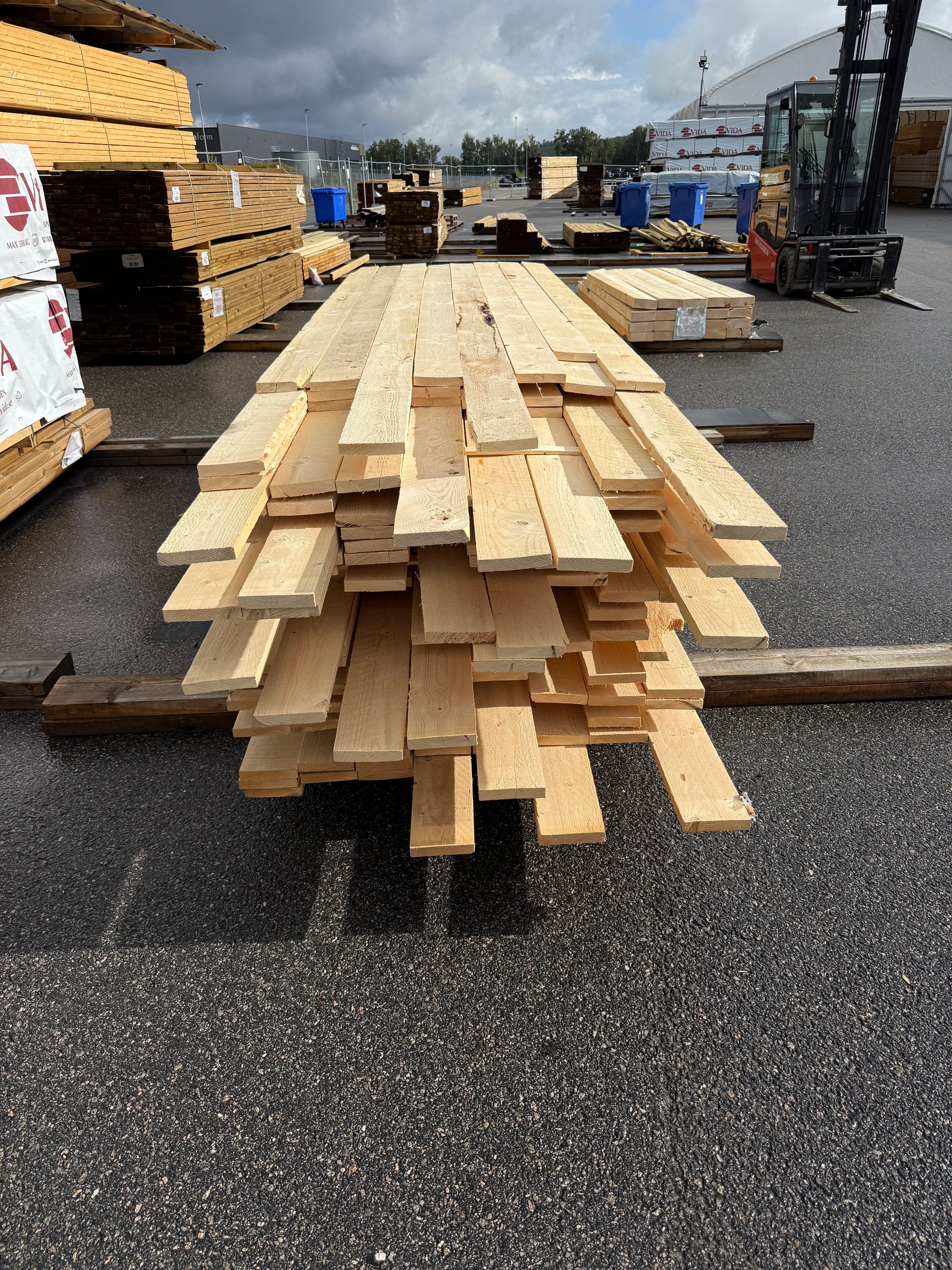 Paket Råsågade Brädor 22x125mm- 272st (2.40-3.60m)