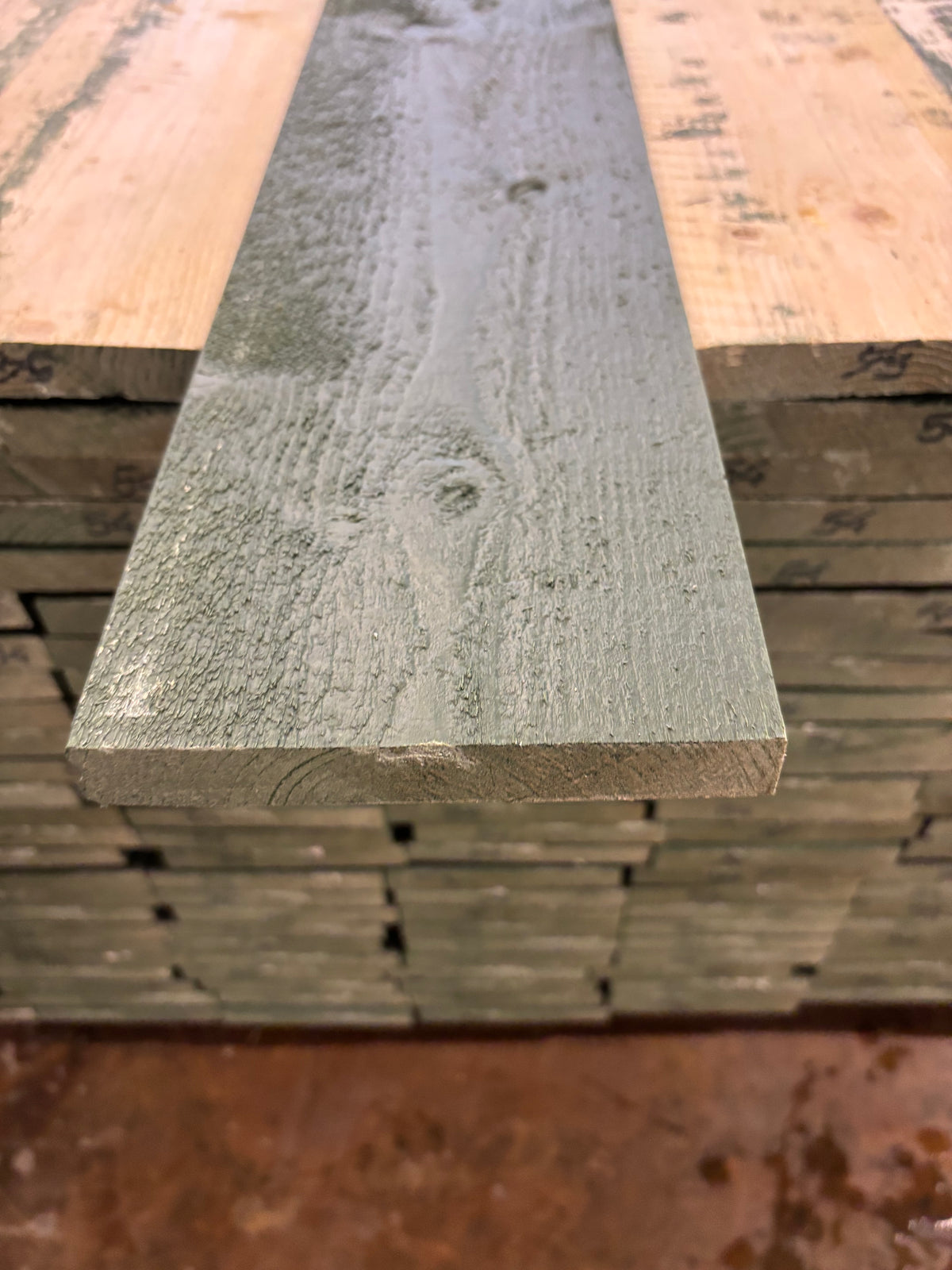 Paket Finsågade Brädor 22×145 mm Mellanstrukna 5,40 m – 175 st