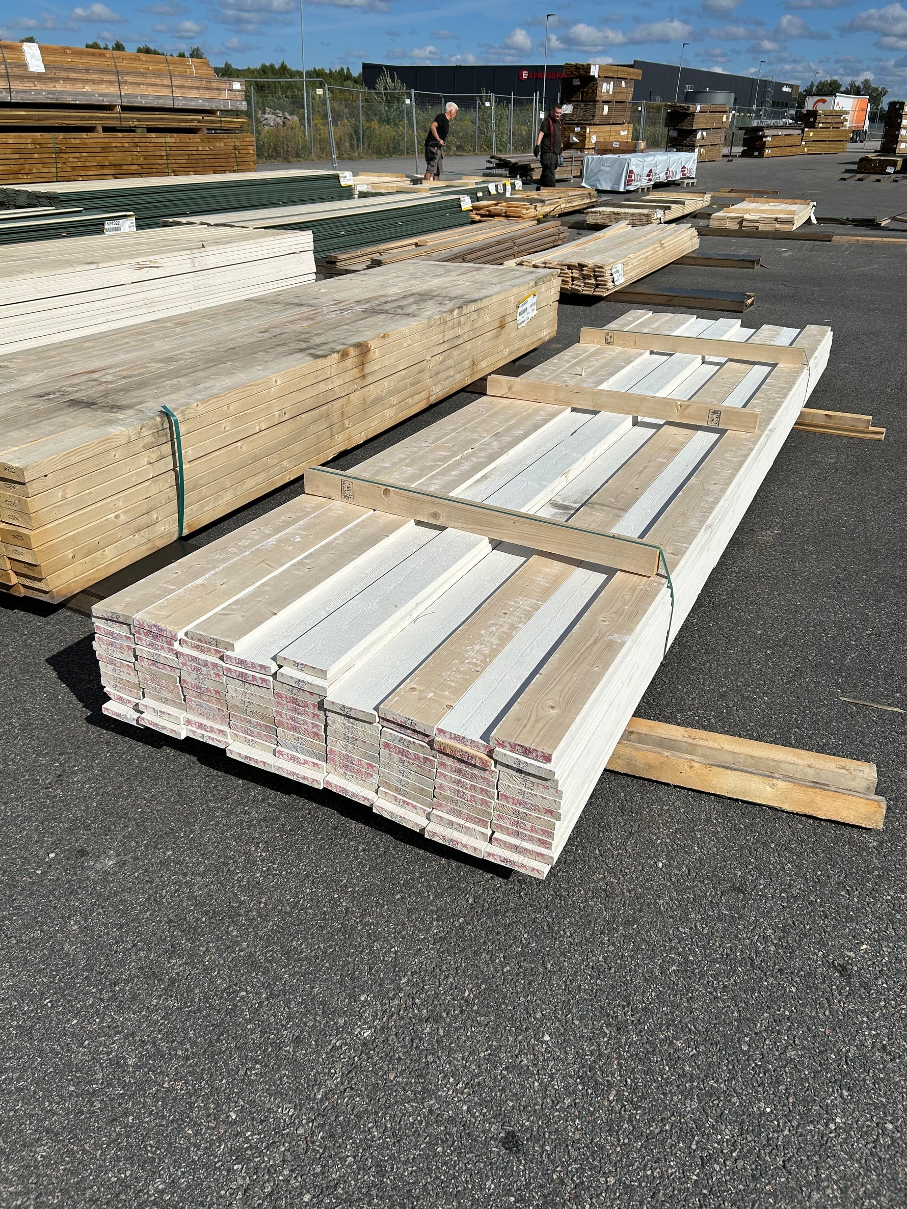 Paket Finsågade Brädor 22x120mm 4.20m 94st Grundmålade