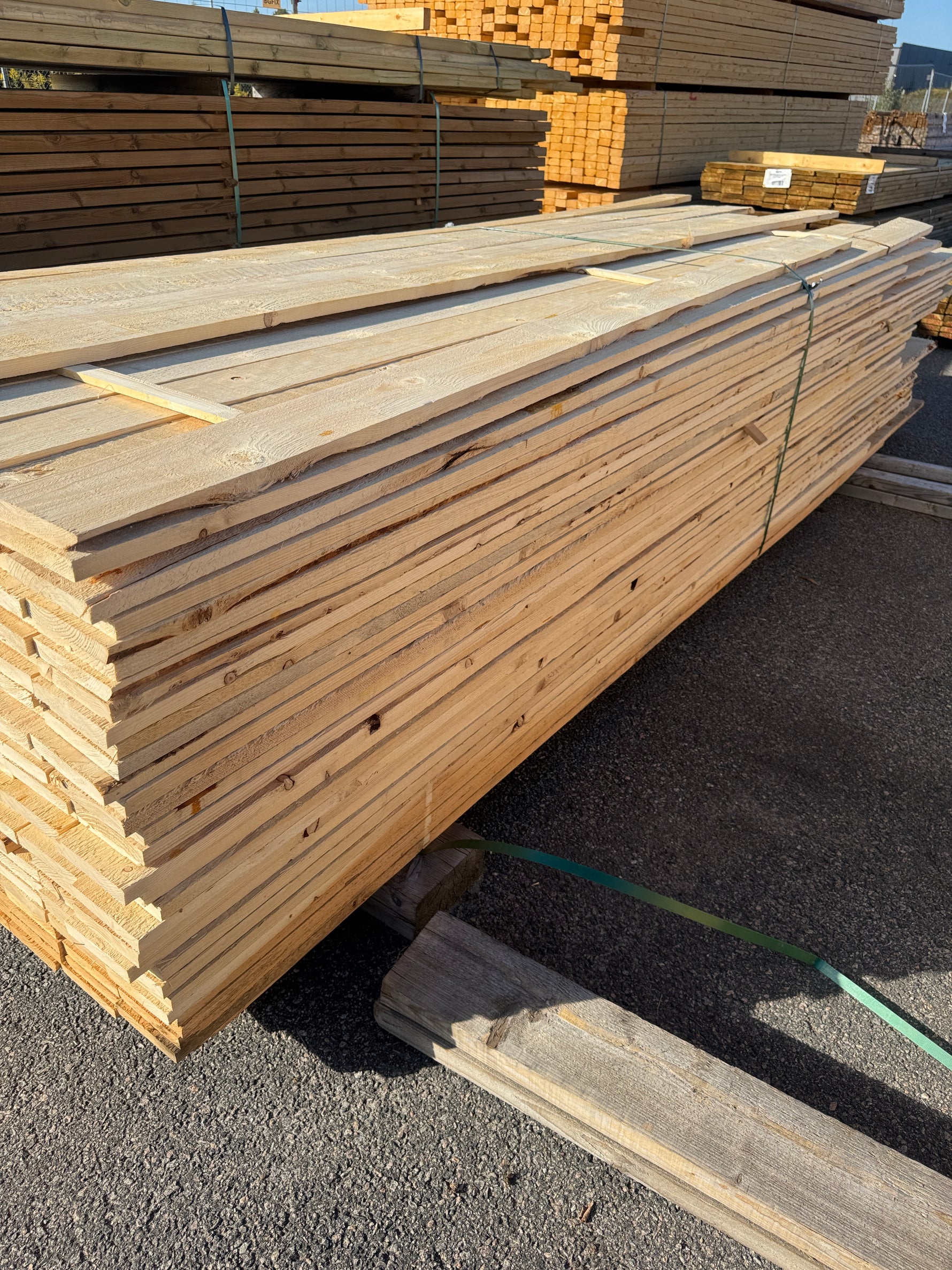 Paket Råsågade Brädor 22×125mm 277st (2.40-3.90m)