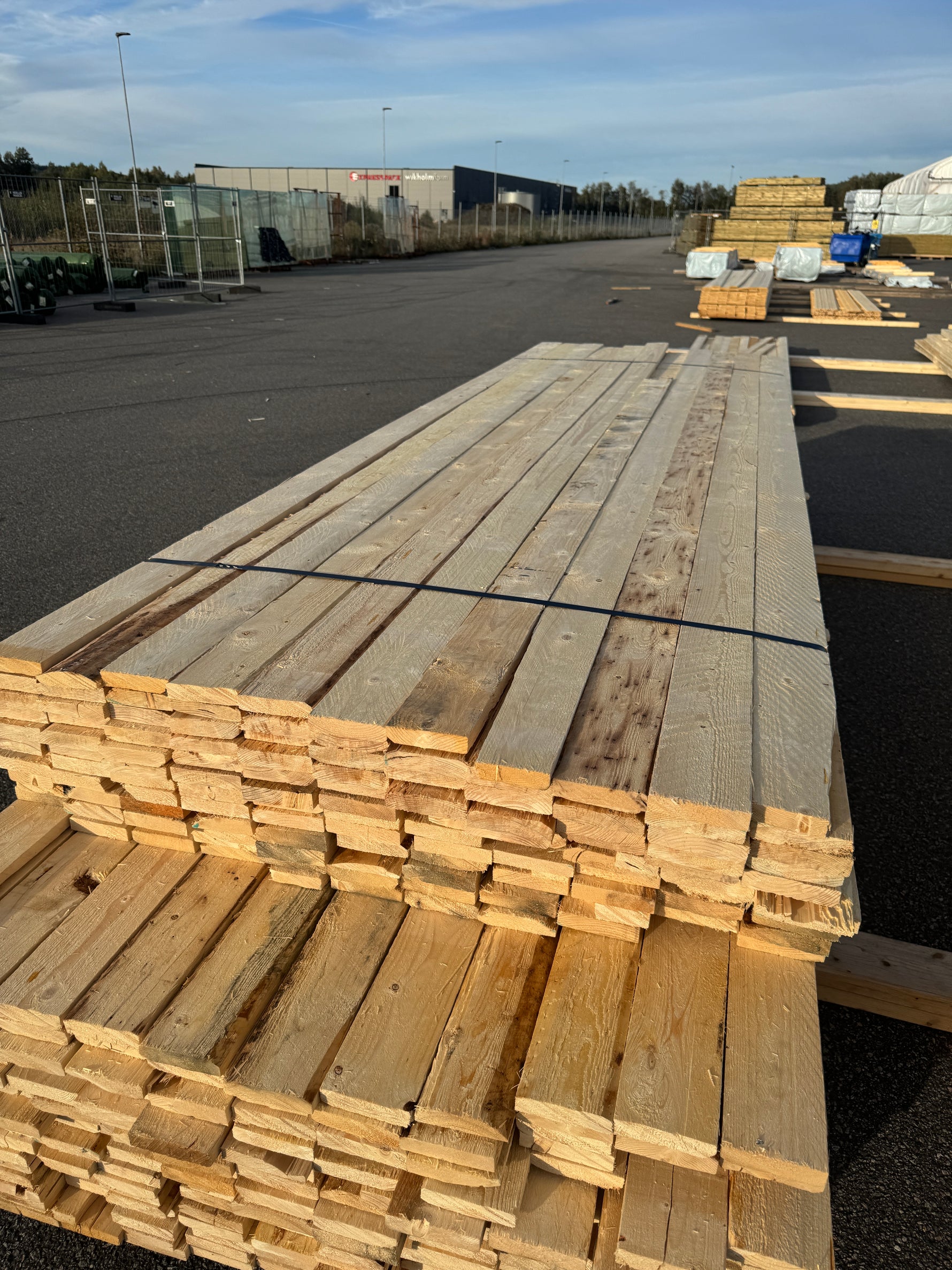 Paket Brädor 22x100mm Råsågad – 365 st (3,6–5,4 m, gran, obehandlad) - Spirec