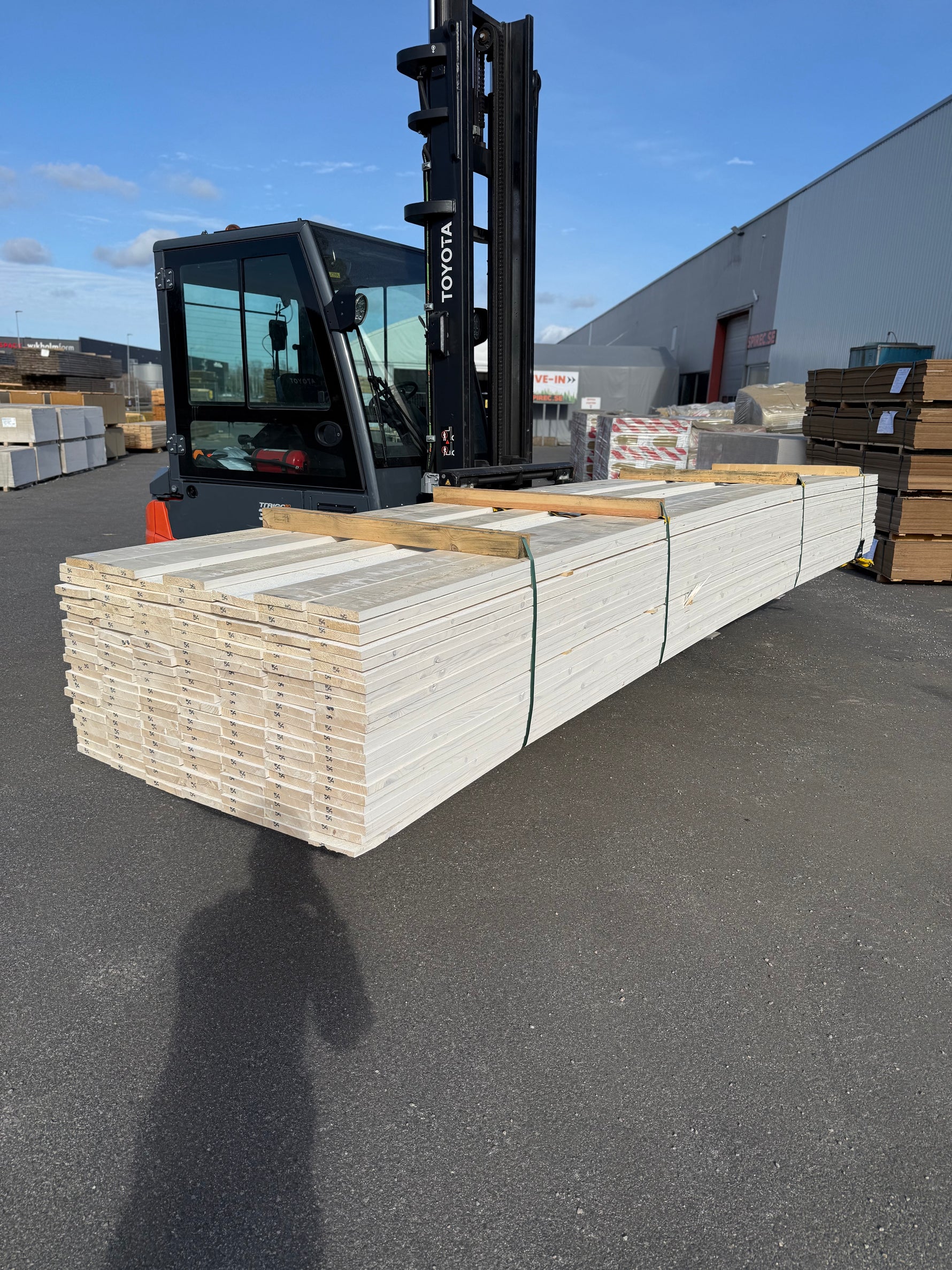 Paket Finsågade Brädor 22x145mm 5.40m 159st Grundmålad - Spirec