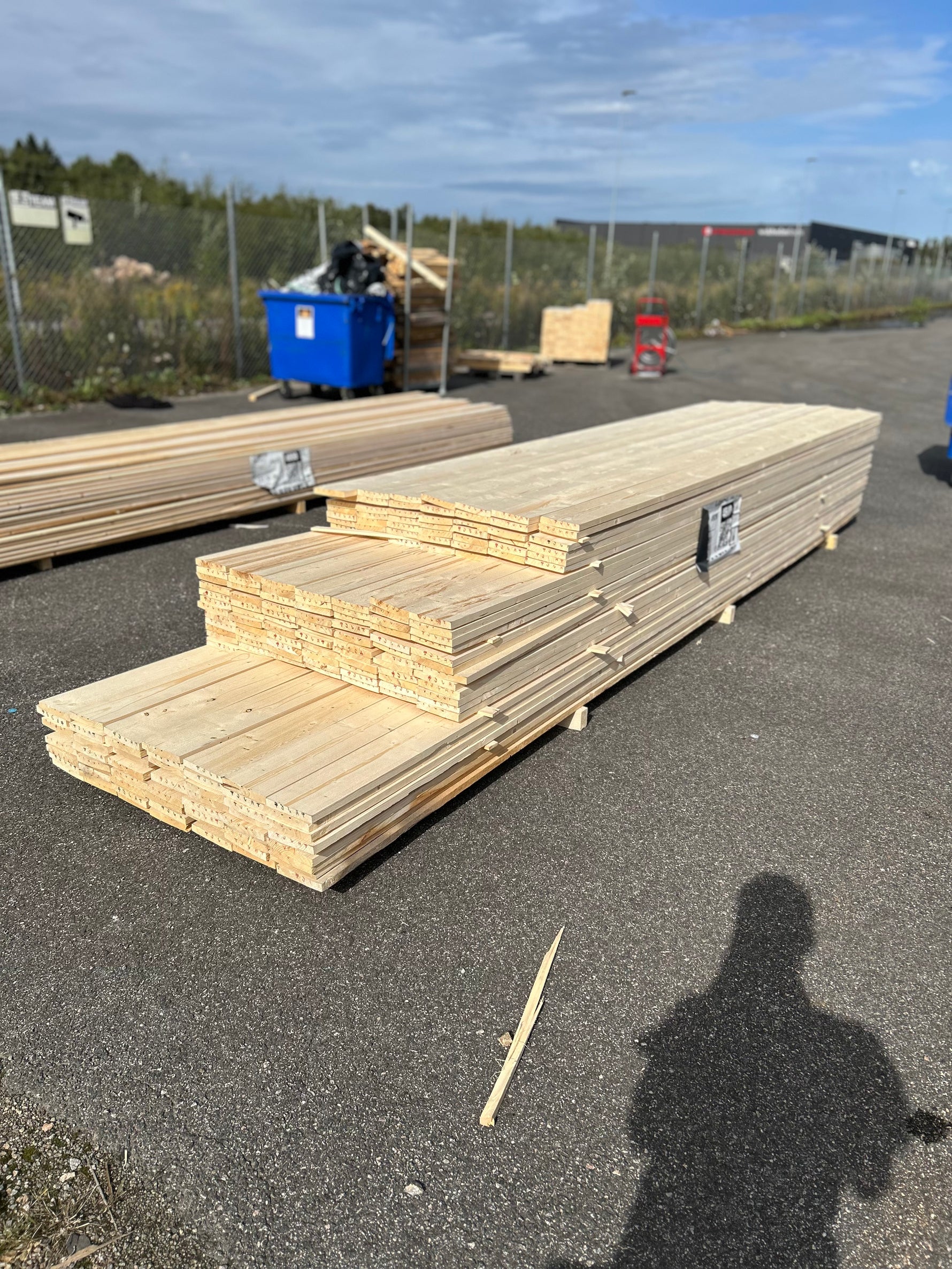 Parti Finsågade Brädor 22x145 mm – 3,60–4,80 m (Andra sortering)