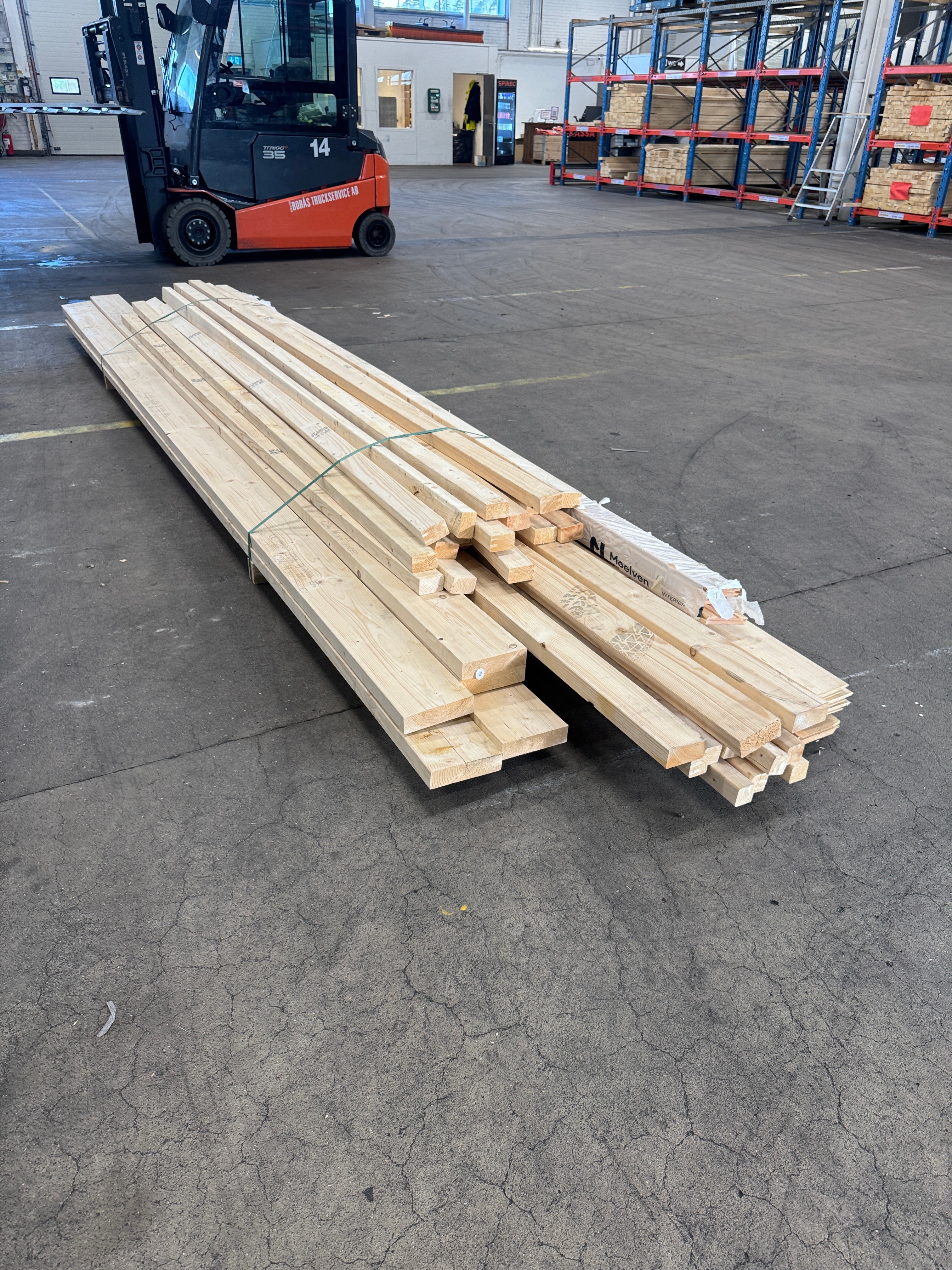 Paket Utsorterat Virke – Blandade dimensioner och längder, ca 44 st