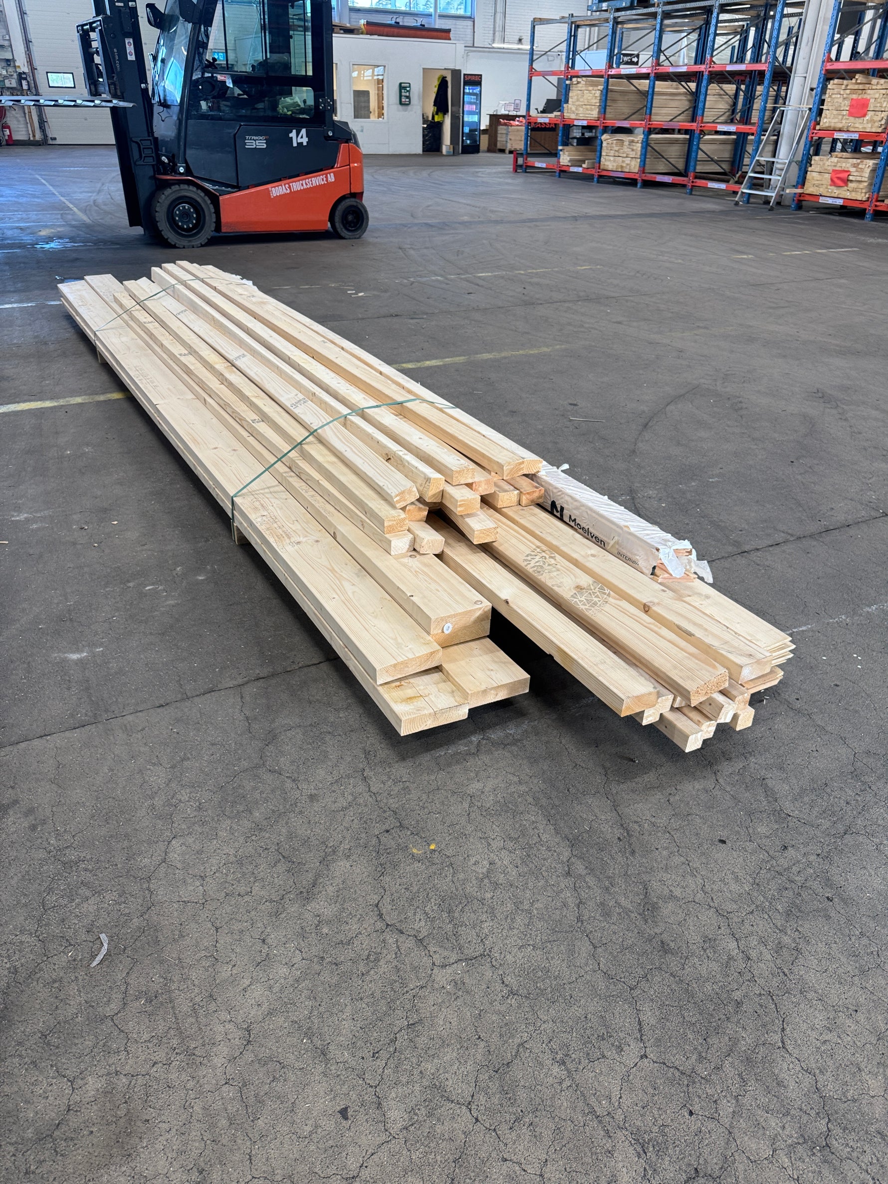 Paket Utsorterat Virke – Blandade dimensioner och längder, ca 44 st