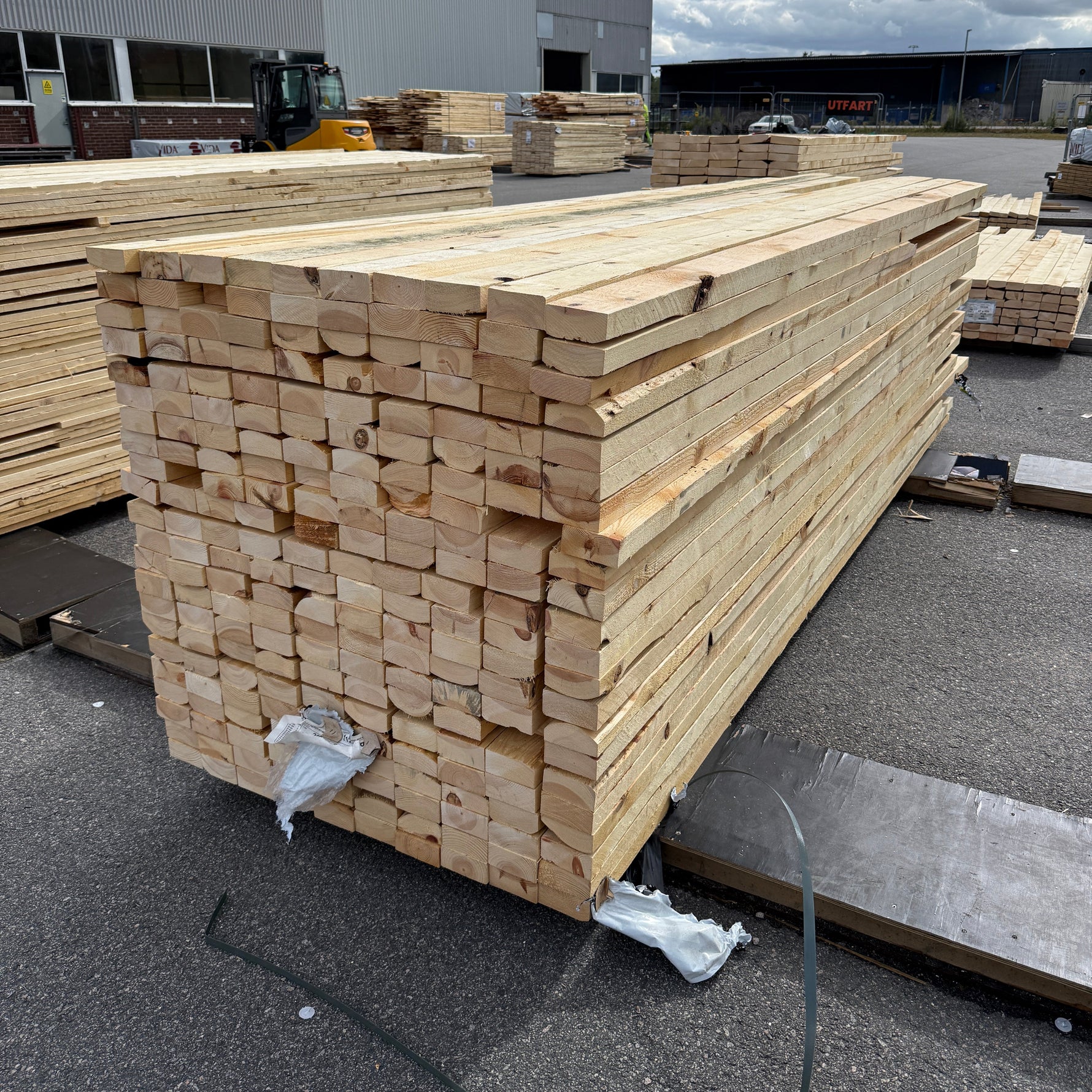 Paket Ohyvlade Reglar 47×100 mm – 220 st (240-3.90m)