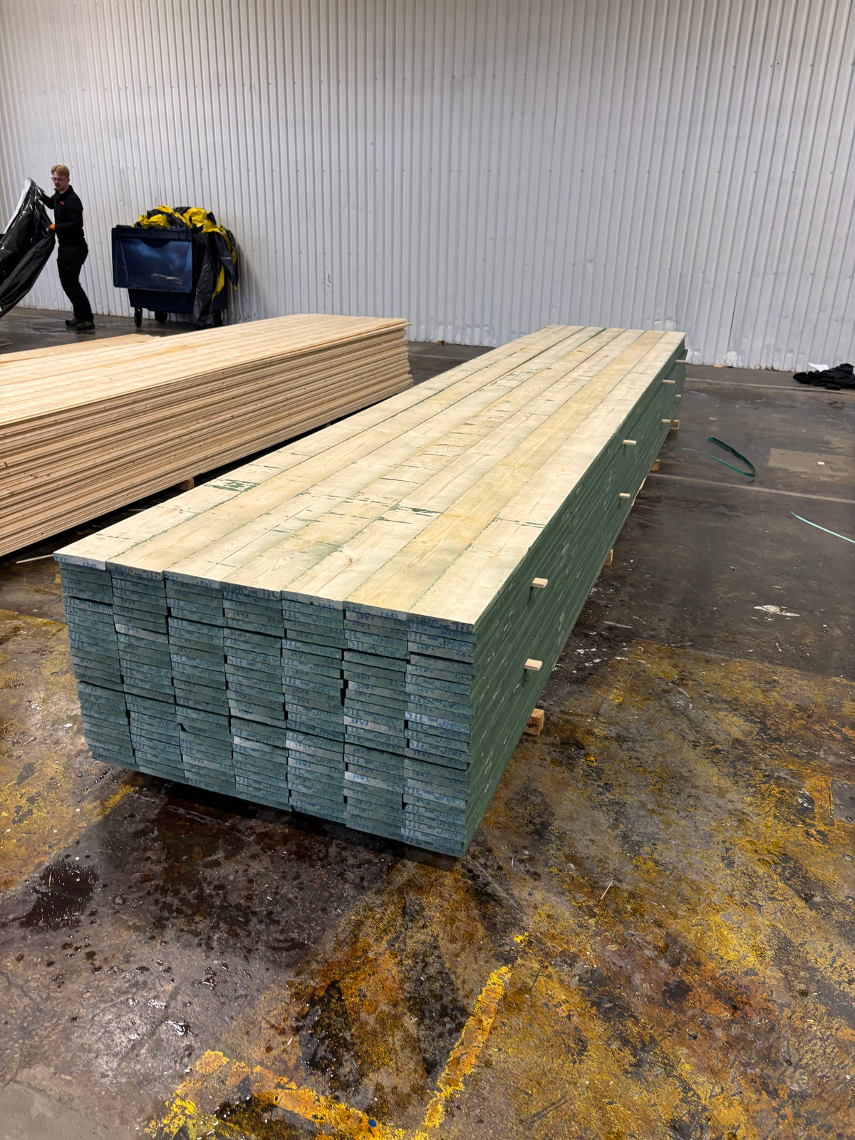 Paket Finsågade Brädor 22×145 mm Mellanstrukna 5,40 m – 175 st