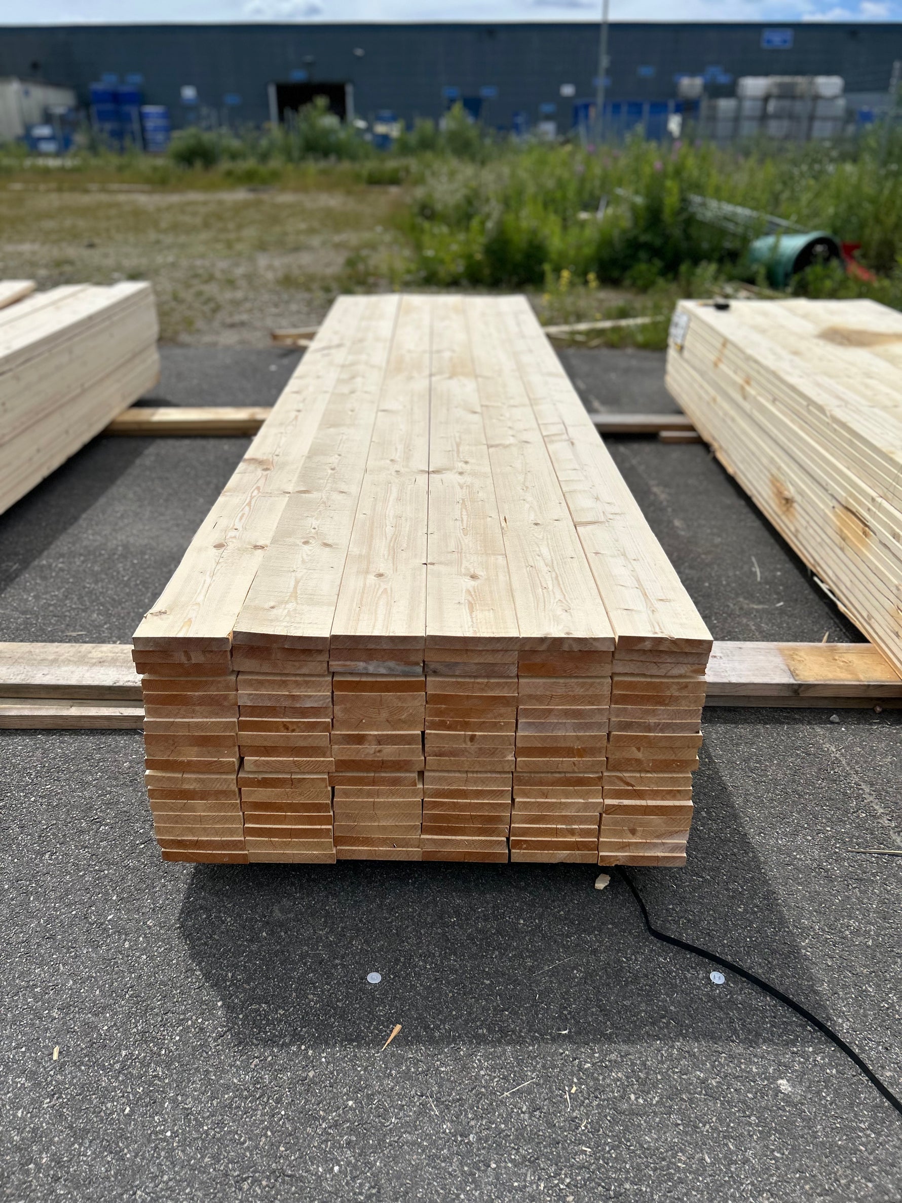 Paket Finsågade Brädor 28x170mm 3.90m 102st Obehandlade