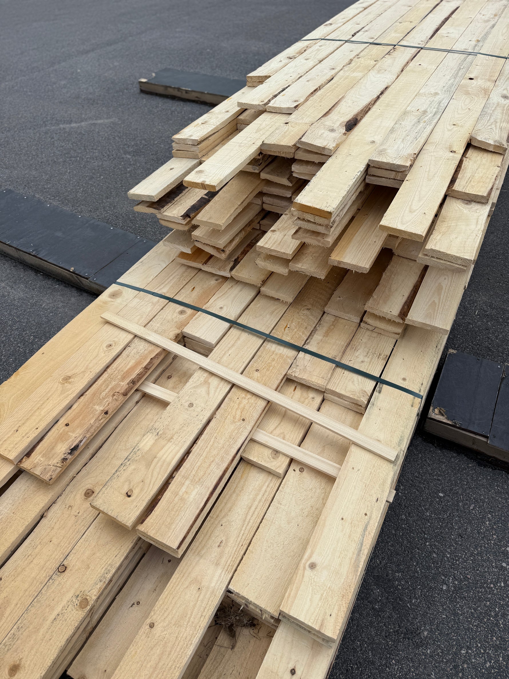 Paket Råsågade Brädor 22×125 mm – 261 st (2,40-5,40m)