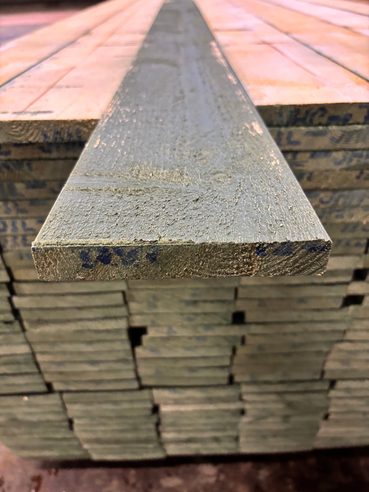 Paket Finsågade Brädor 22×145 mm Mellanstrukna 5,40 m – 203 st