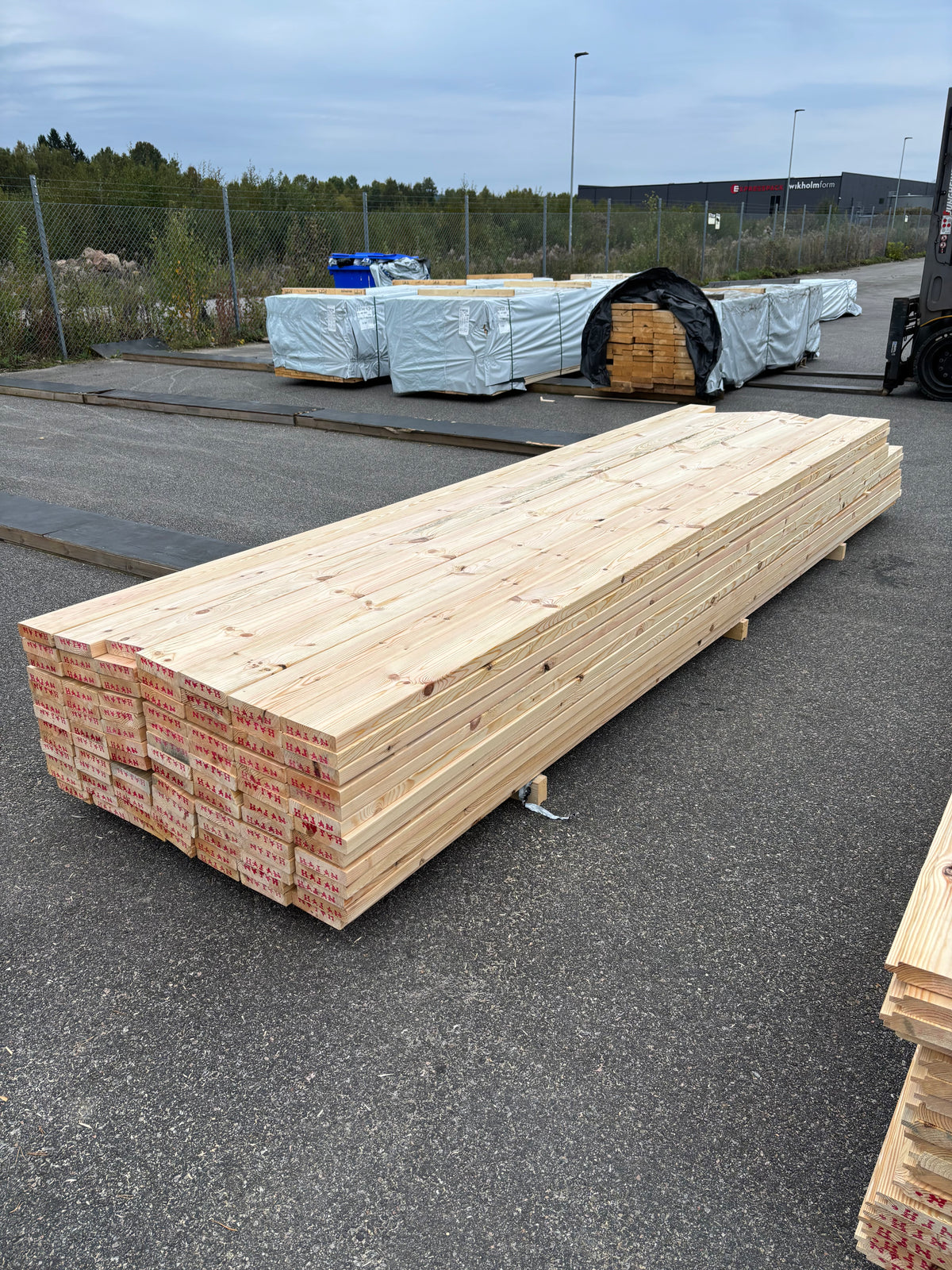 Paket Hyvlade Furu Reglar 36x148mm 3,60–4,20m – 91st (Andra sortering)