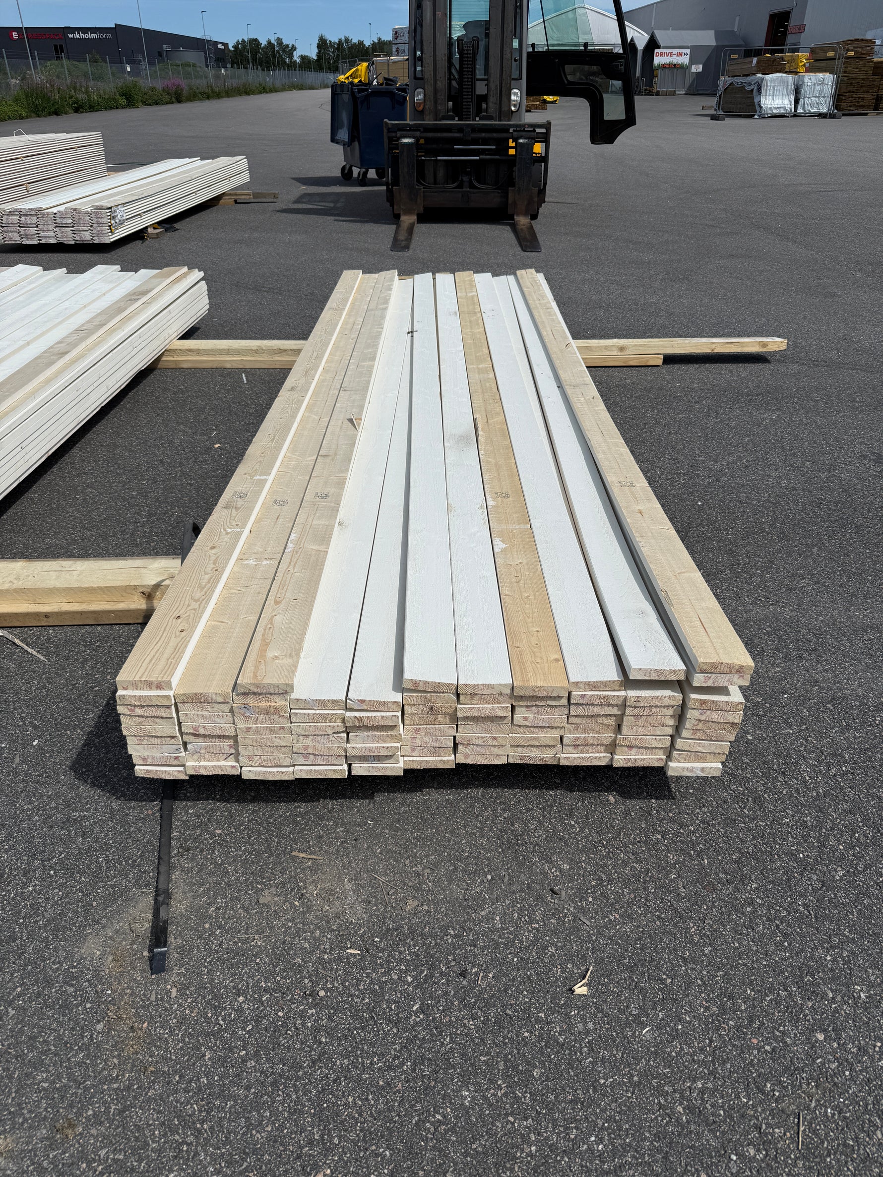 Paket Finsågade Brädor 22x95mm, 89st 3.60m Grundmålad