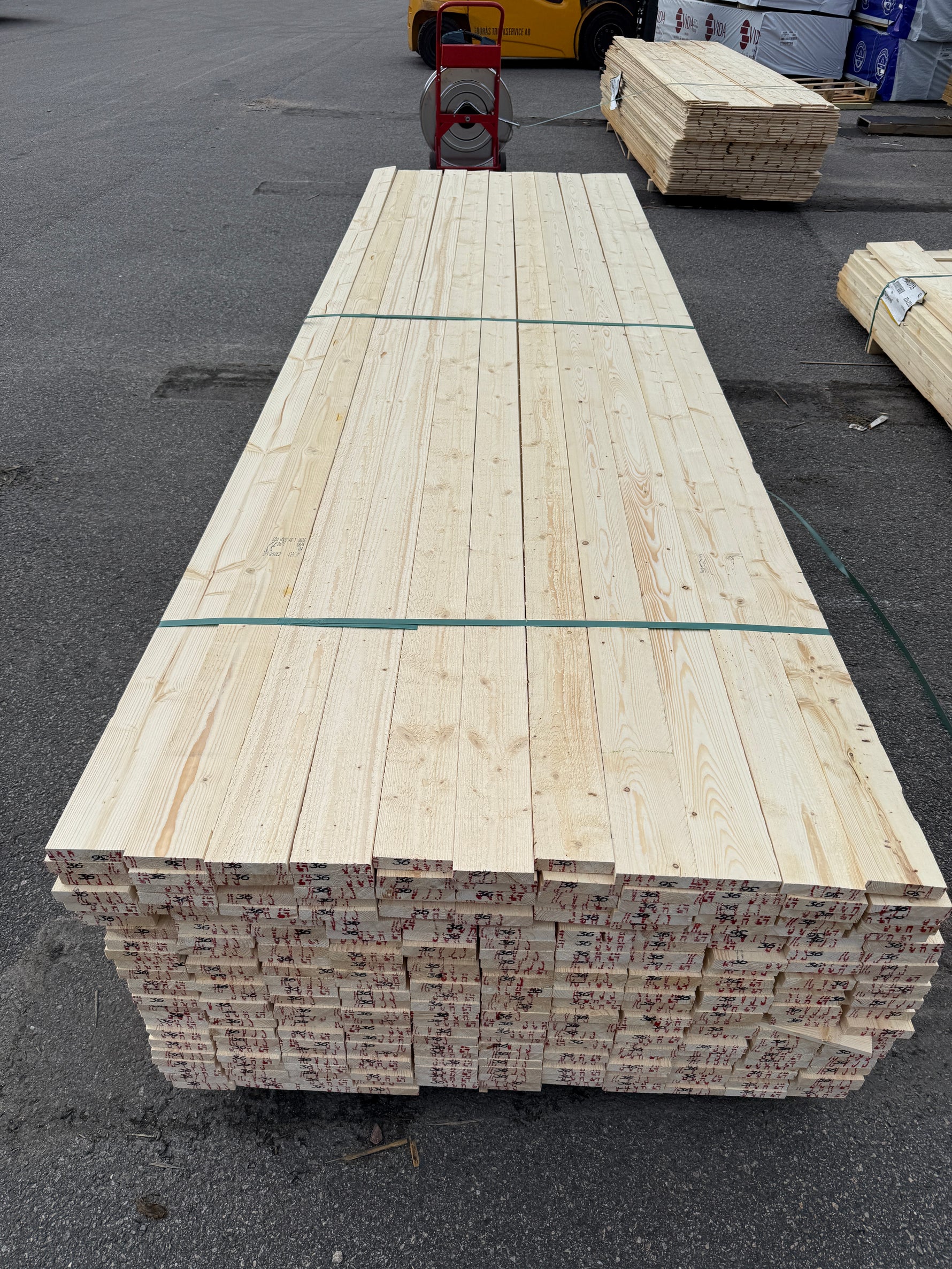 Paket Finsågade Brädor 22x95 mm – 3,60m 275st (Obehandlade)