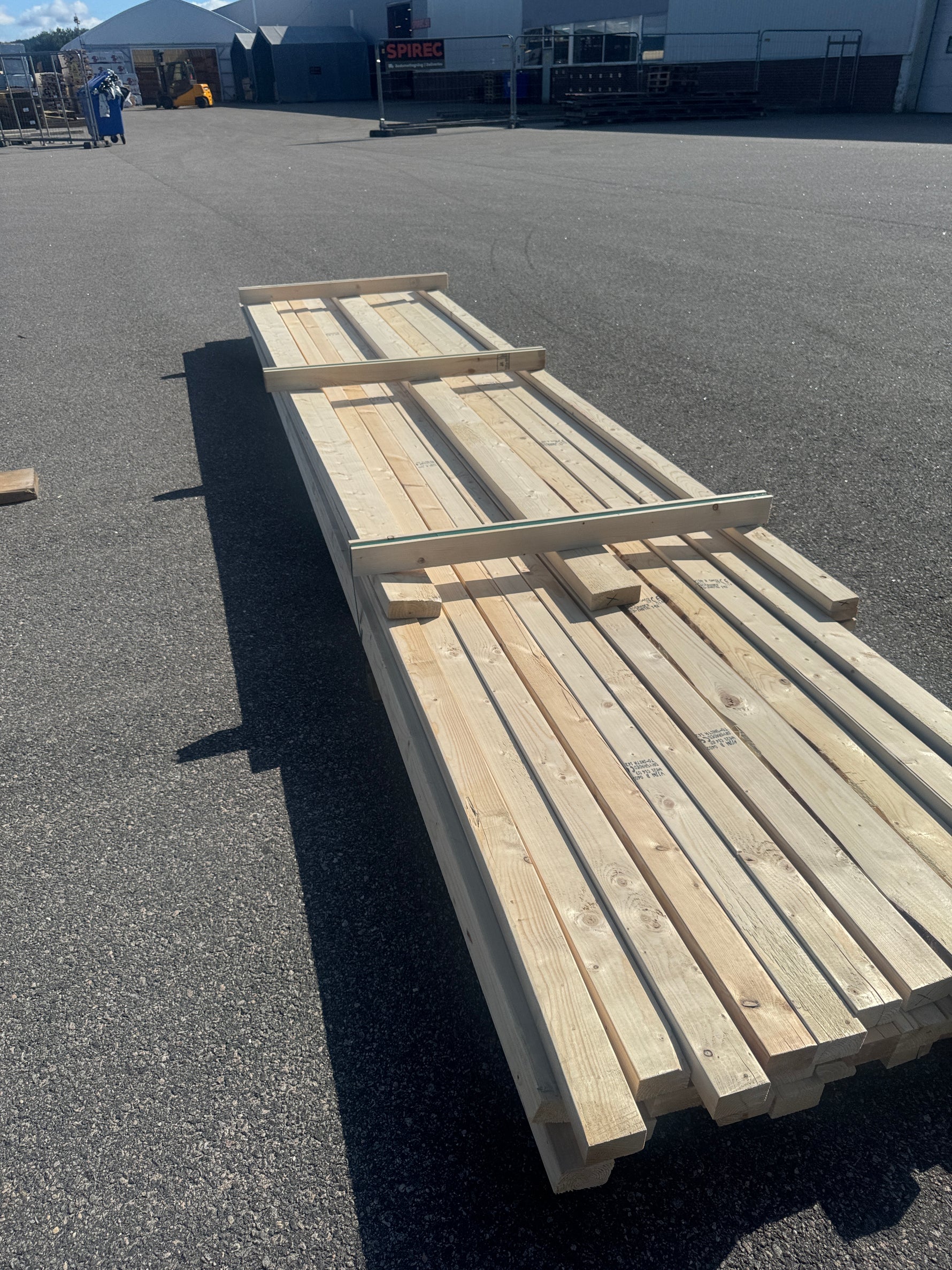Utsorterat Paket Reglar och Glespanel 3,60–4,80m Blandade Dimensioner