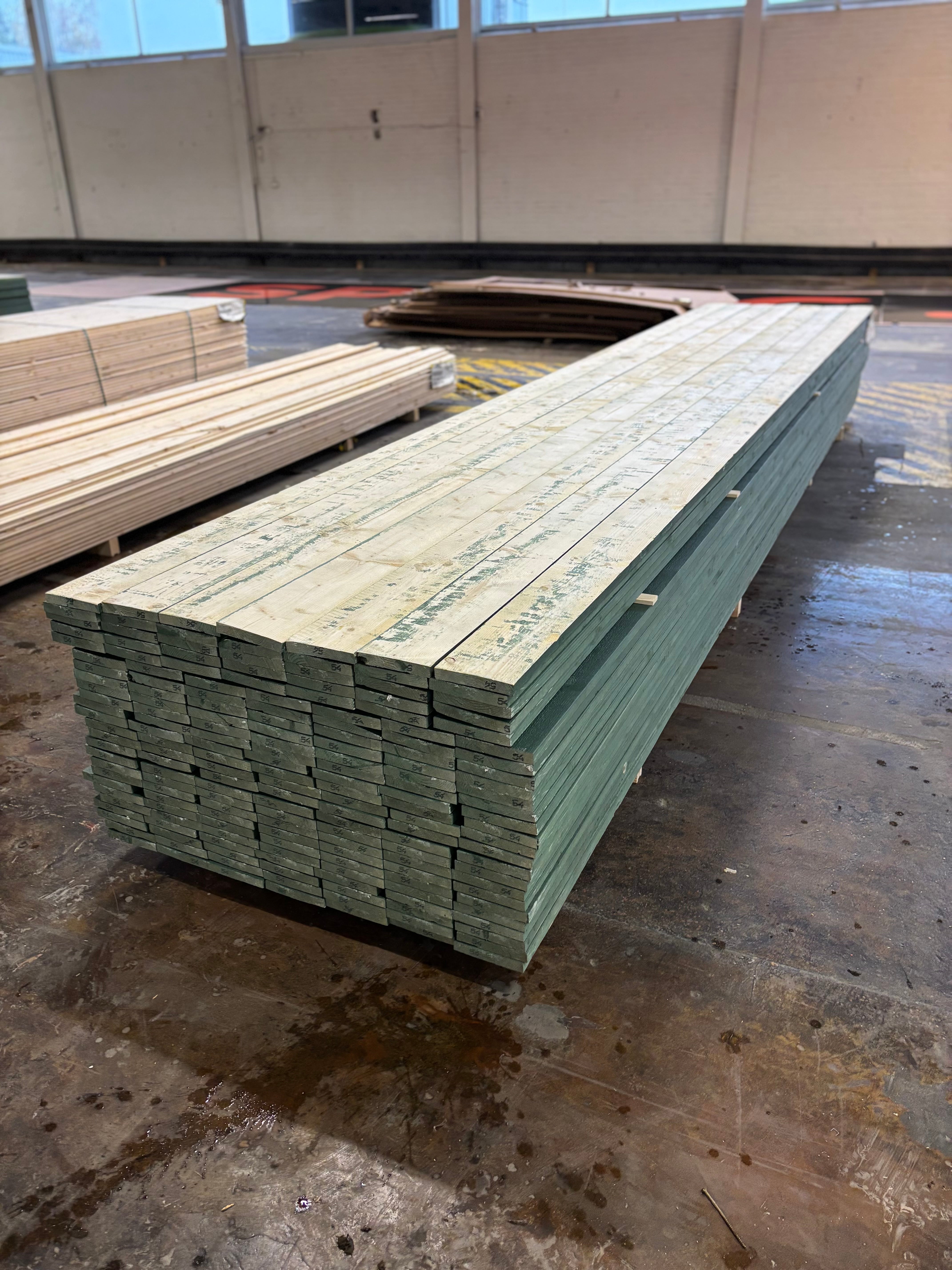Paket Finsågade Brädor 22×145 mm Mellanstrukna 5,40 m – 175 st