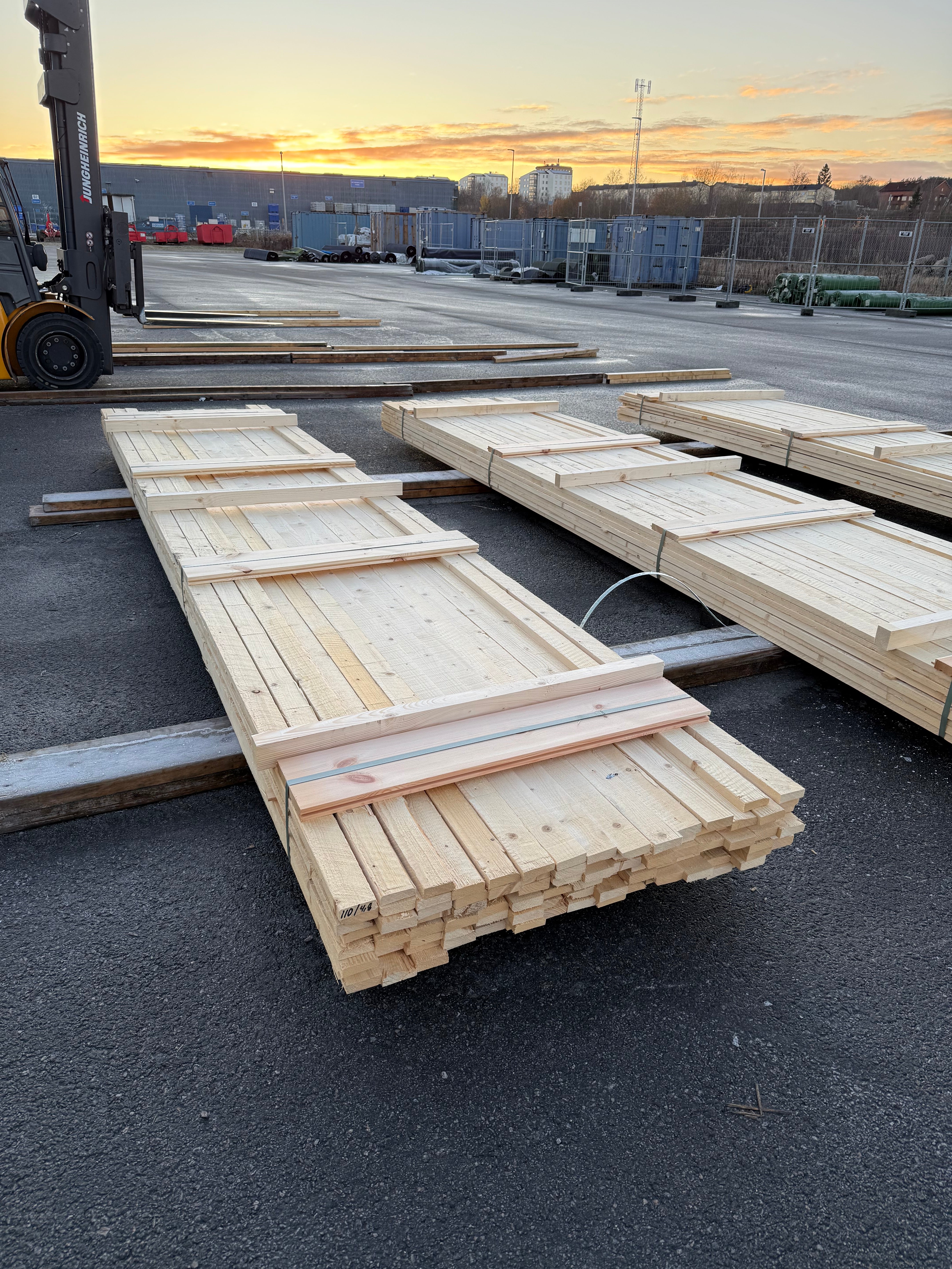 Paket Brädor 19x63mm – 110 st (4,80 m, gran, ohyvlad/råsågad)