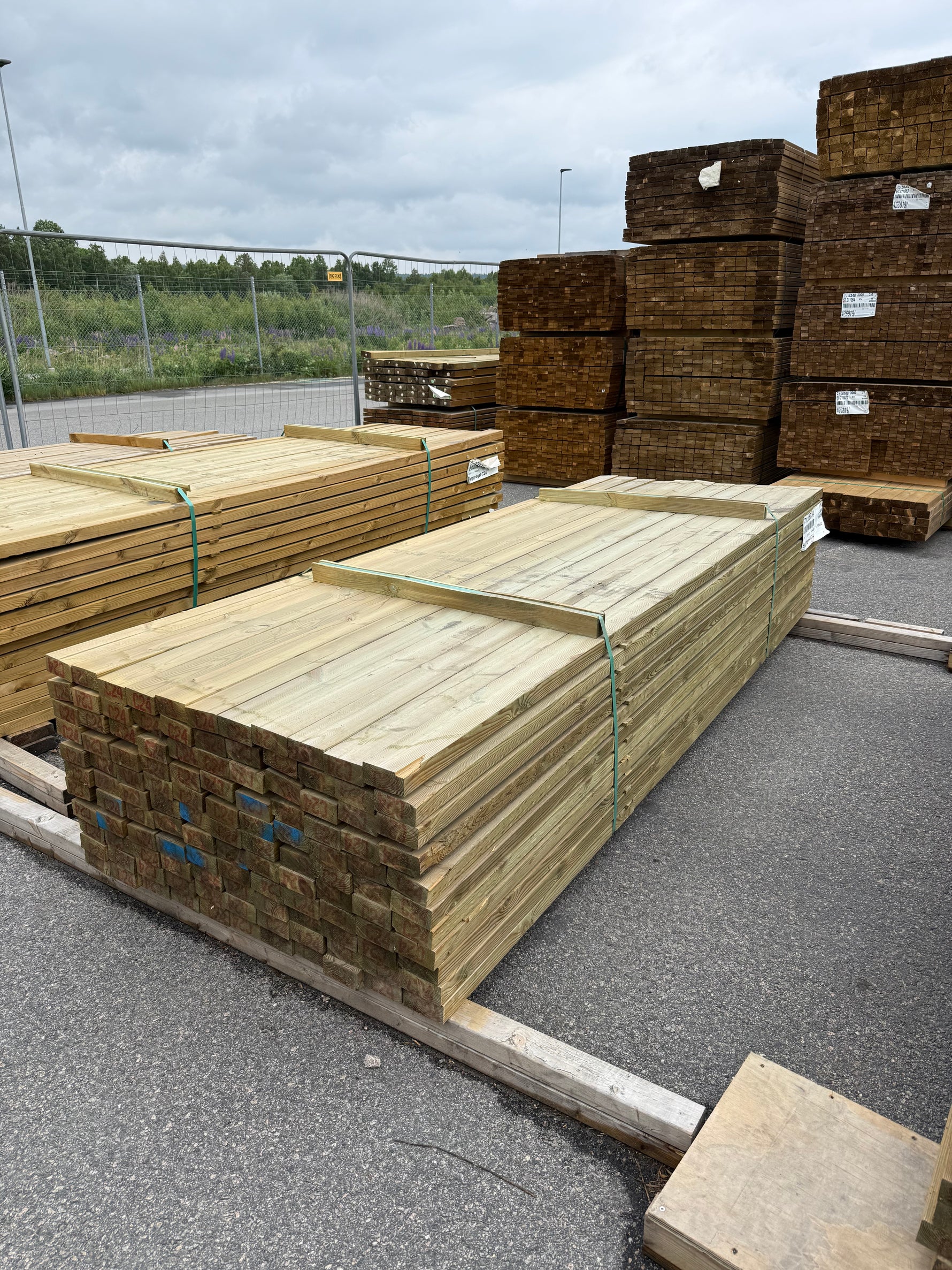 Paket Tryckimpregnerade Reglar 45x95mm 3.0m 121st NTR AB C24 vridet