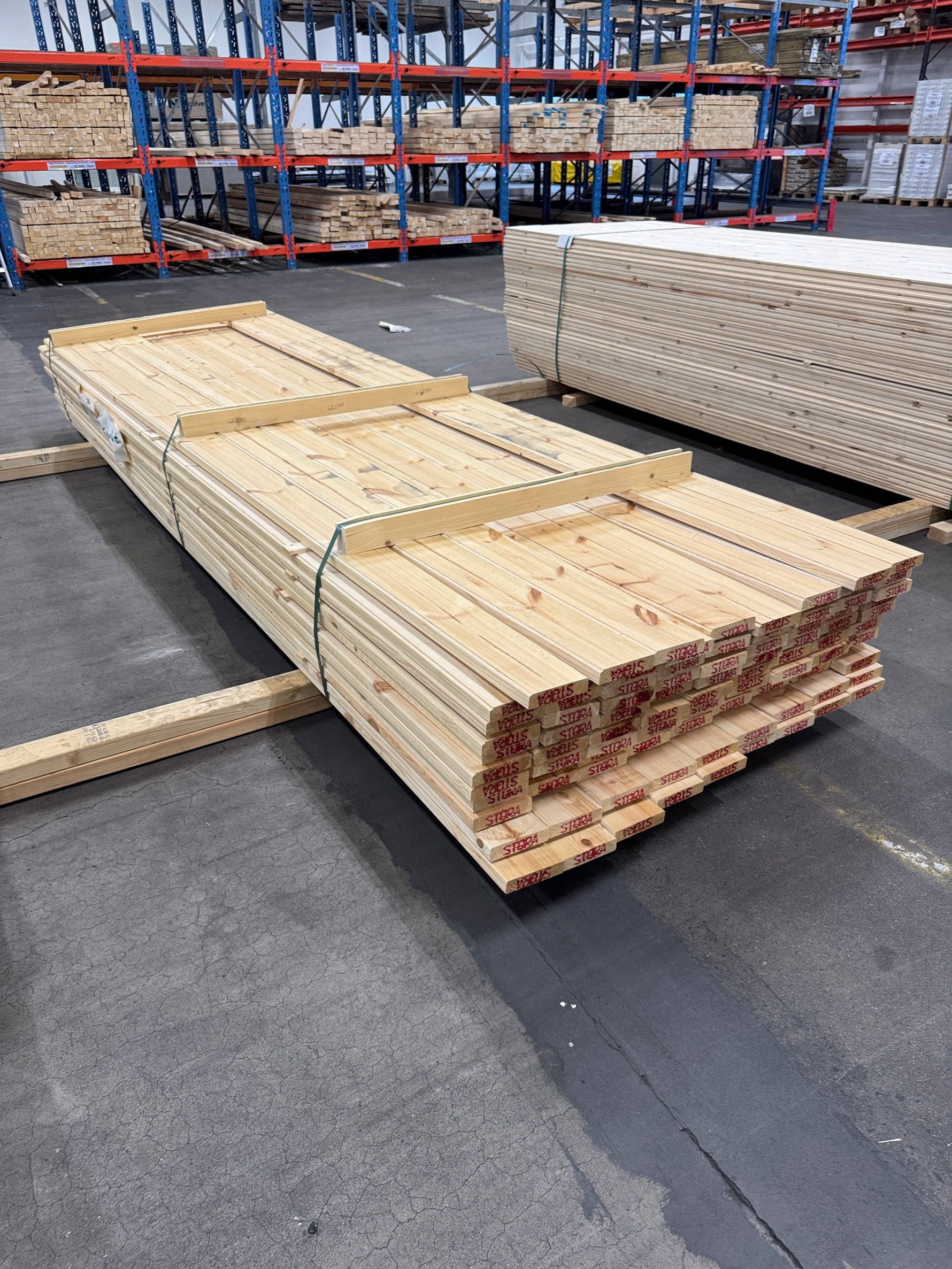Paket Hyvlade Brädor 28x120mm 3,60m – 95 st Felhyvlade