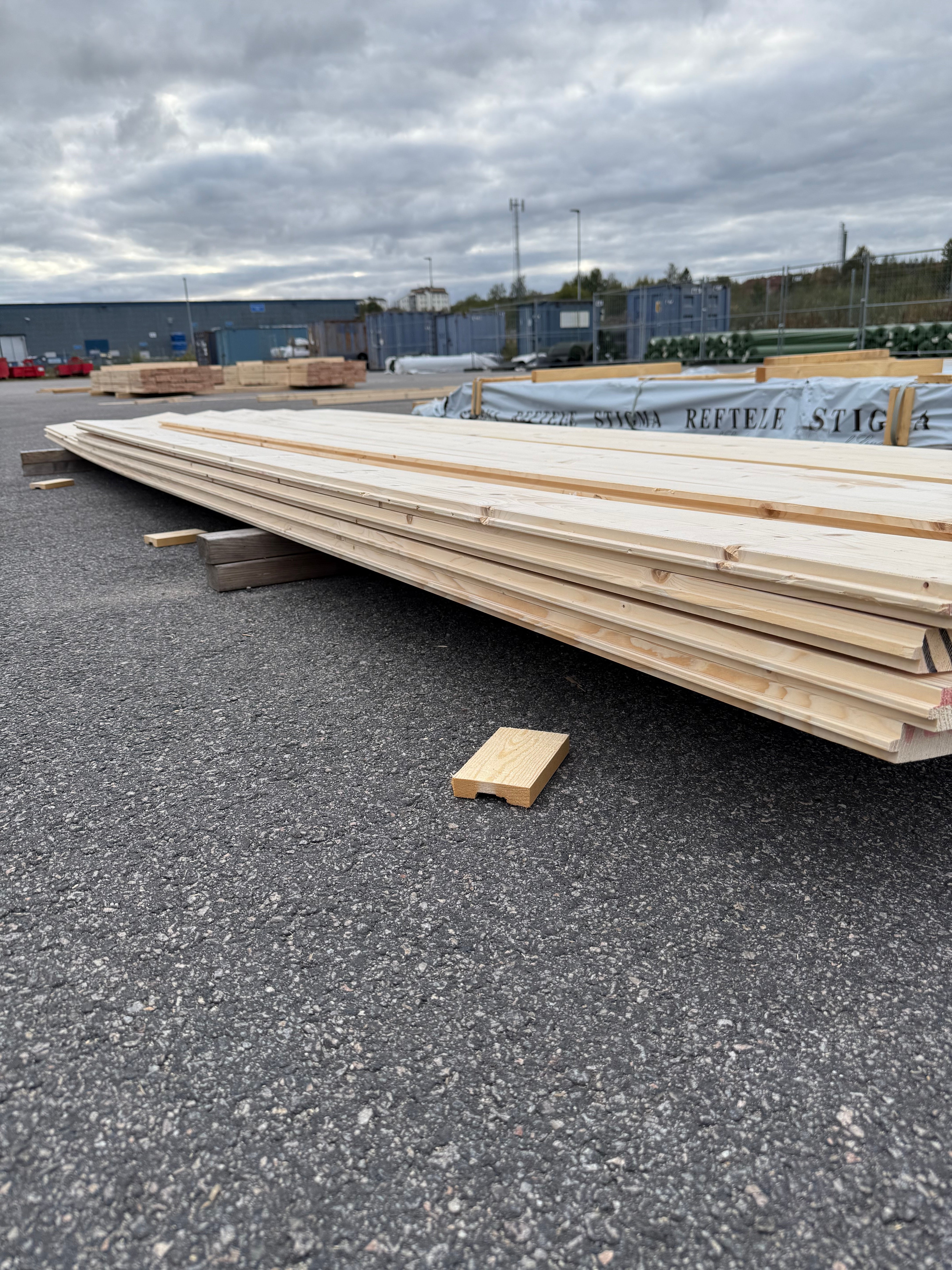 Paket Panel Turbofas utan spår 29x170mm – 23 st (3,30–4,20 m, gran, utskott)