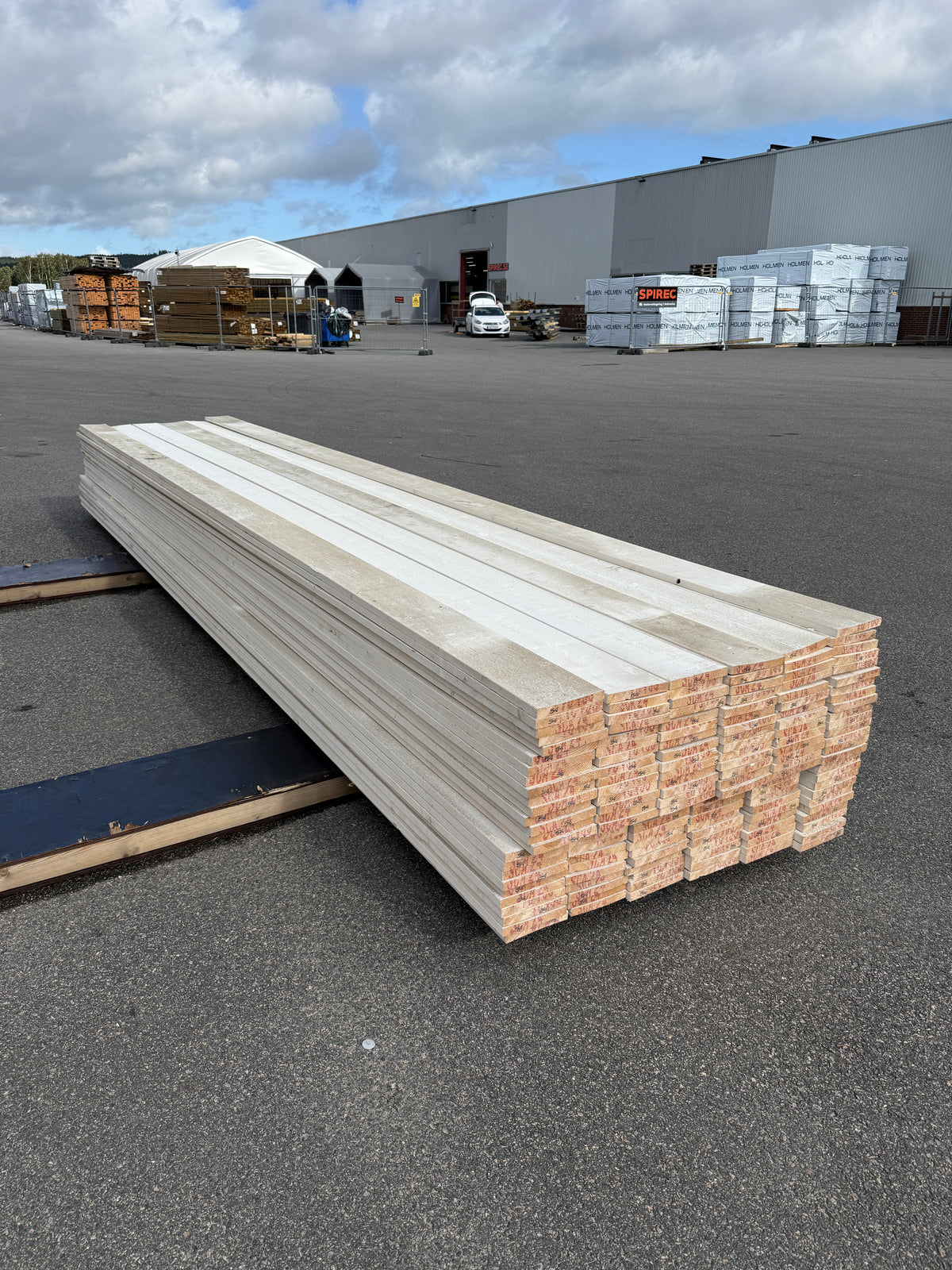 Paket Finsågade Brädor 22x170mm, 146st 5,40m Grundmålade