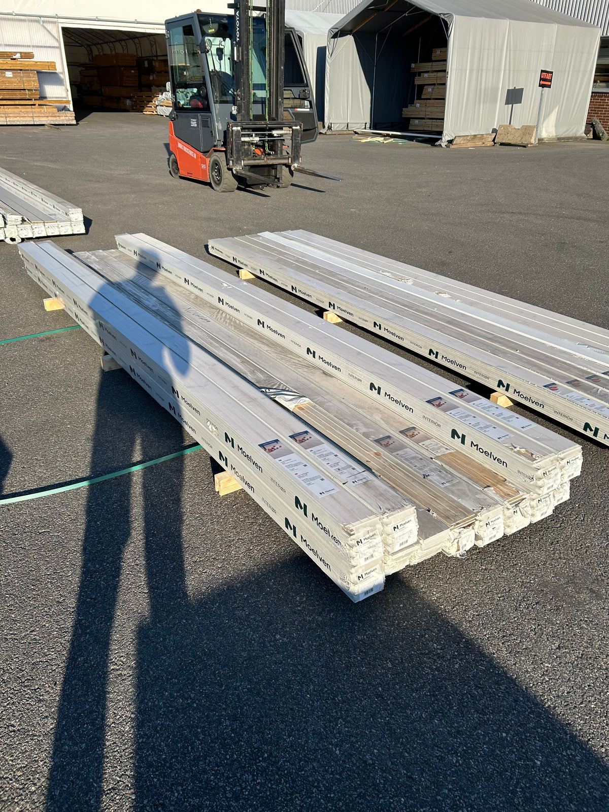 Parti Helträgolv Moelven 14×117×4200 mm – Borstad Grå, 44,4 m²