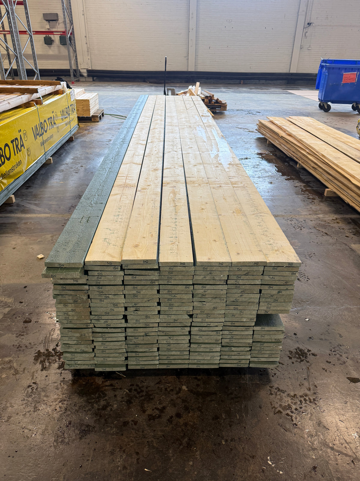 Paket Finsågade Brädor 22×145 mm Mellanstrukna 5,40 m – 175 st