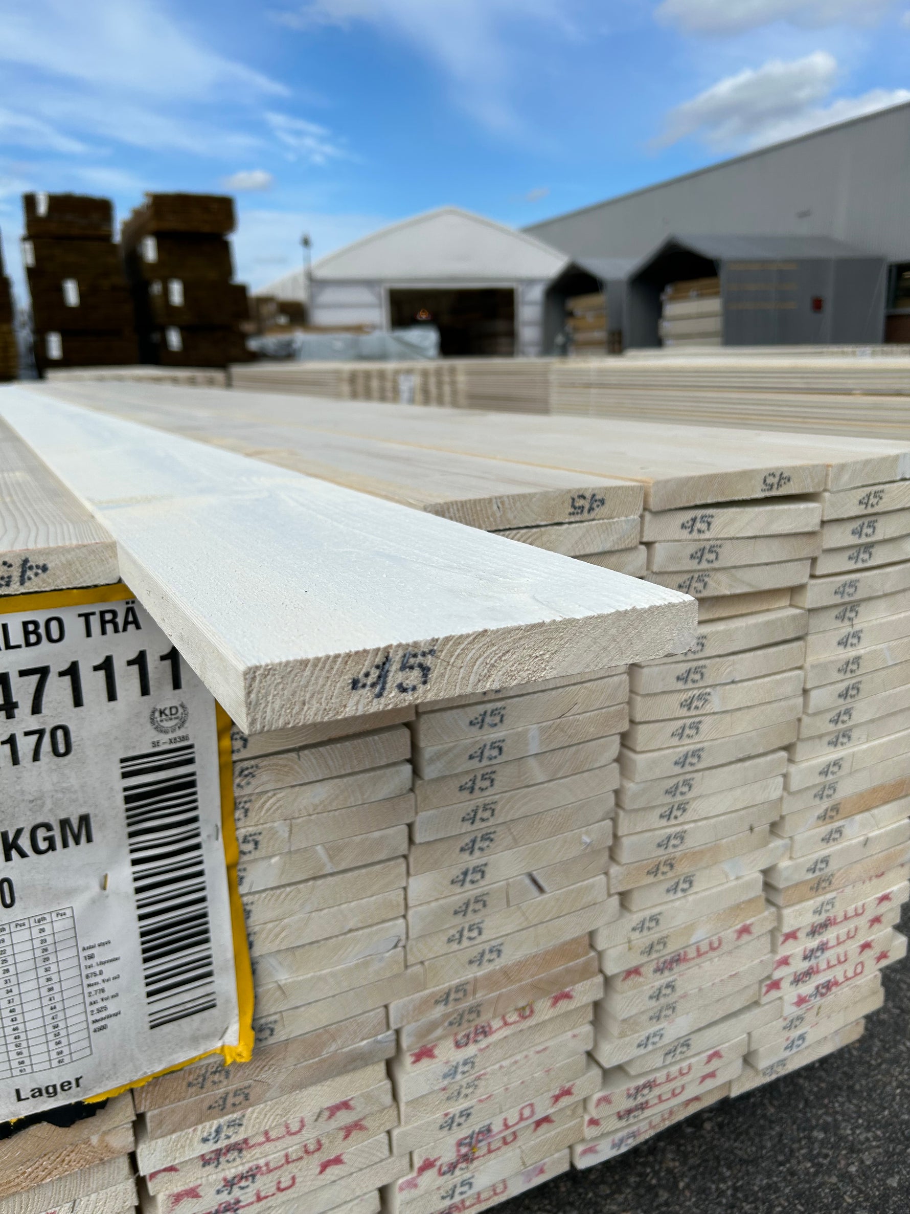 Paket Finsågade Brädor 22x170mm 4,50m 150st Grundmålade